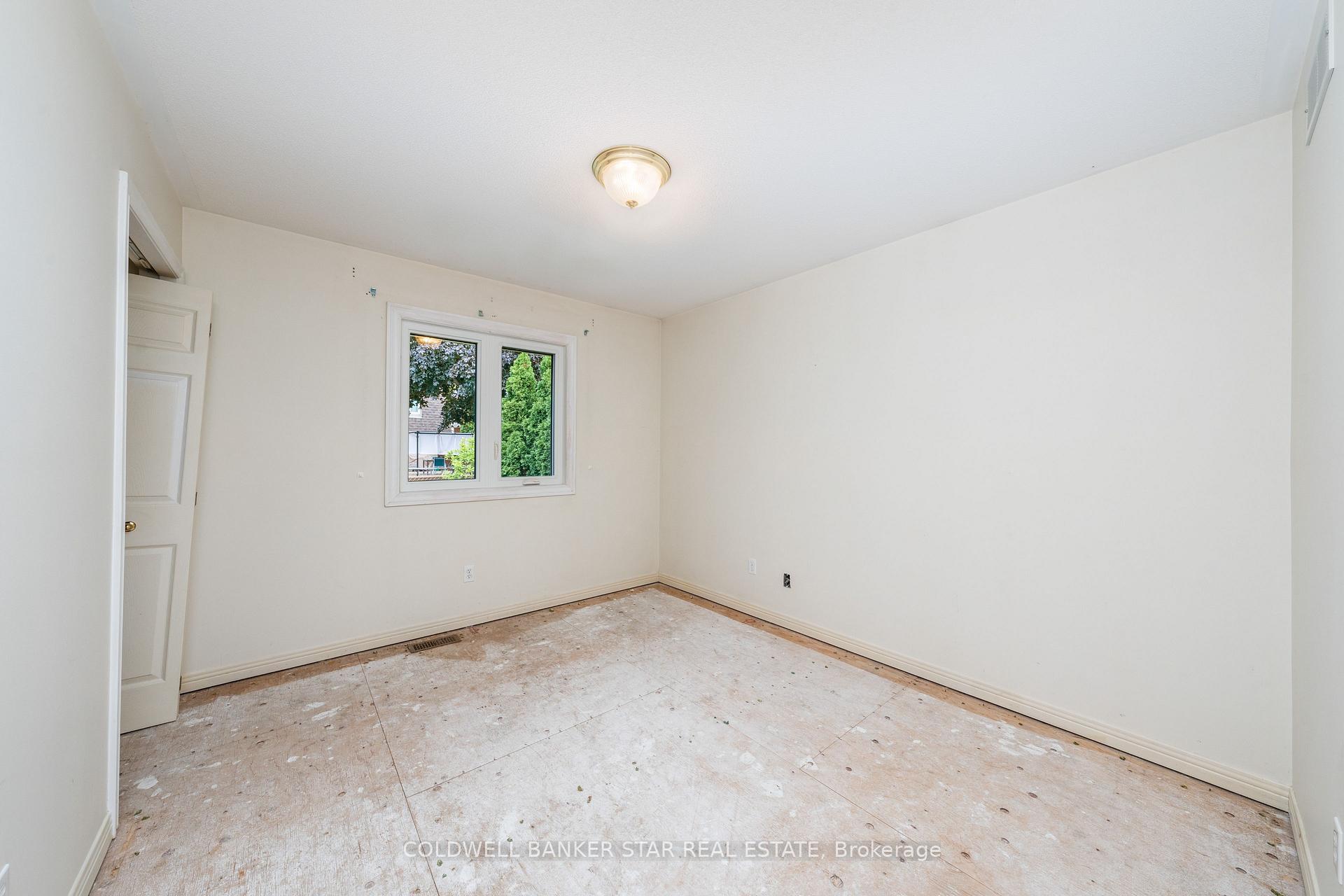 Photo 10 of 1106 Bernard Court, Sarnia — HOMEH