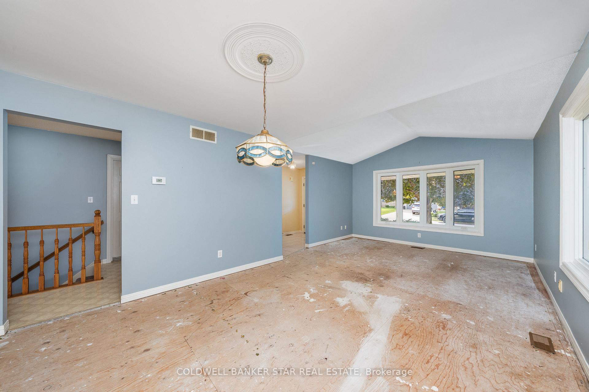 Photo 23 of 1106 Bernard Court, Sarnia — HOMEH