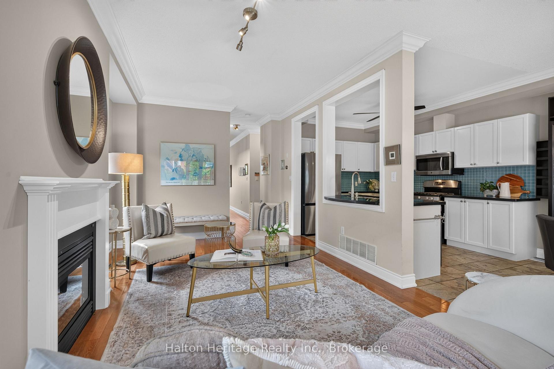 Photo 8 of Unit 8, 31 Sunvale Place, Hamilton, Lakeshore — HOMEH