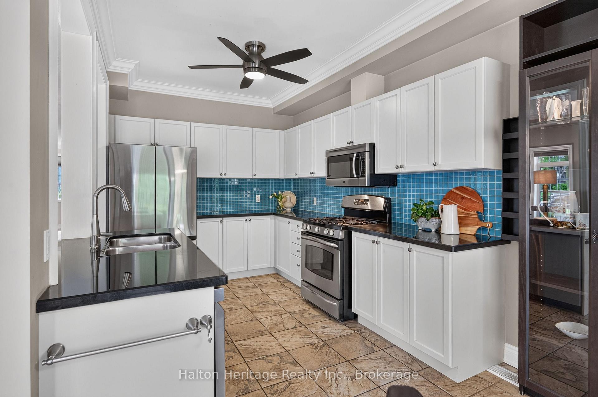 Photo 11 of Unit 8, 31 Sunvale Place, Hamilton, Lakeshore — HOMEH