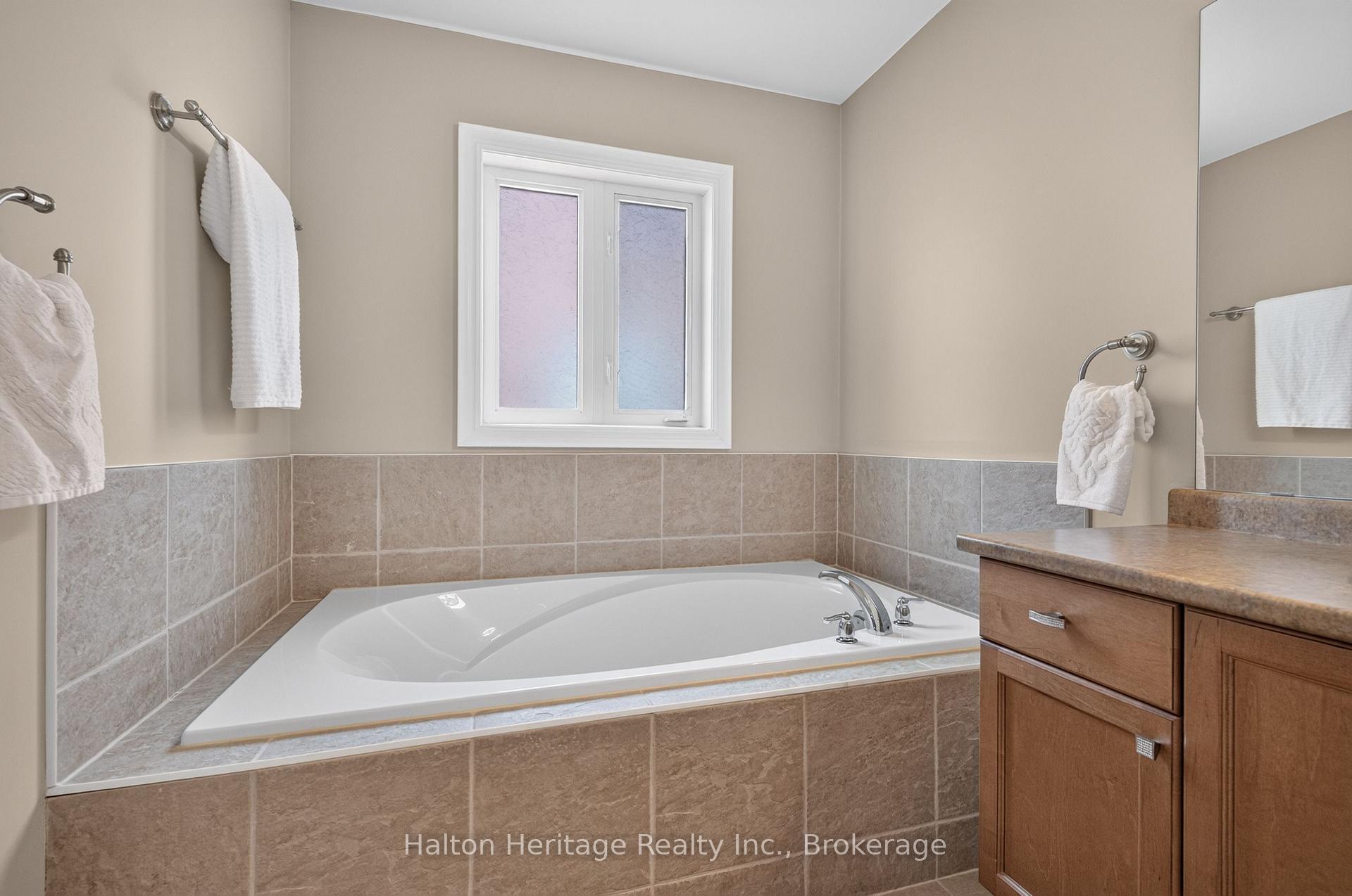Photo 22 of Unit 8, 31 Sunvale Place, Hamilton, Lakeshore — HOMEH