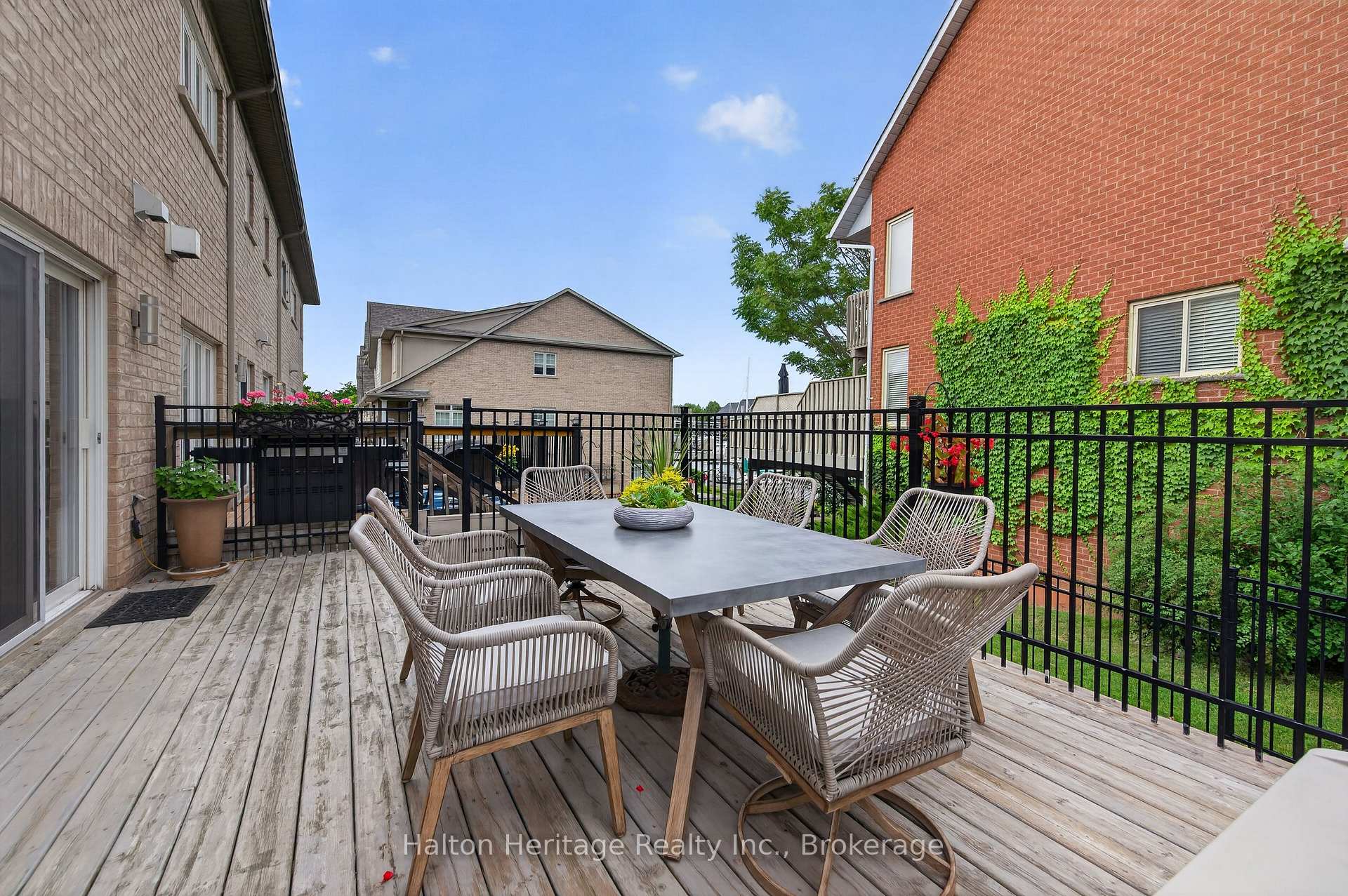 Photo 33 of Unit 8, 31 Sunvale Place, Hamilton, Lakeshore — HOMEH