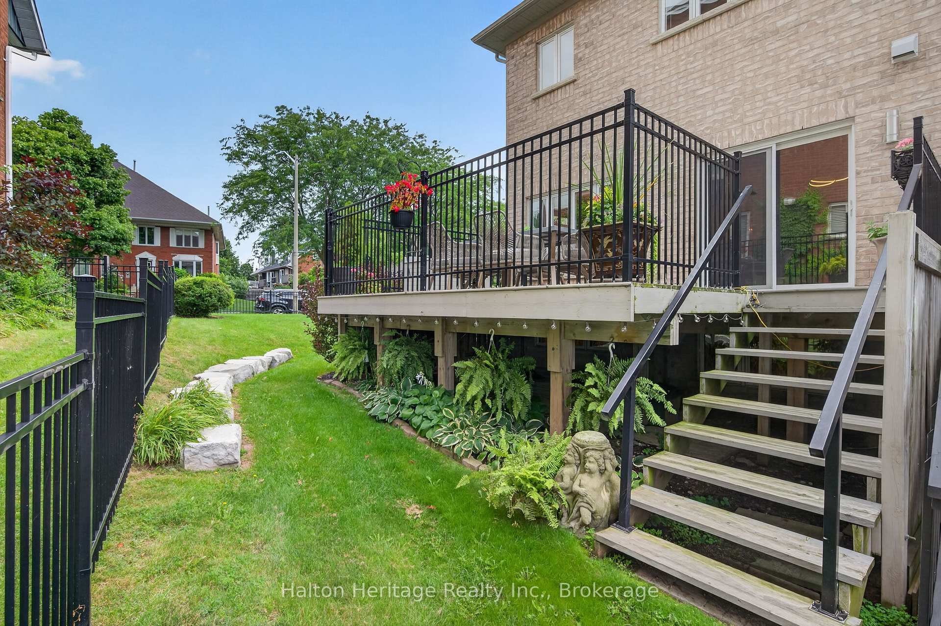 Photo 35 of Unit 8, 31 Sunvale Place, Hamilton, Lakeshore — HOMEH