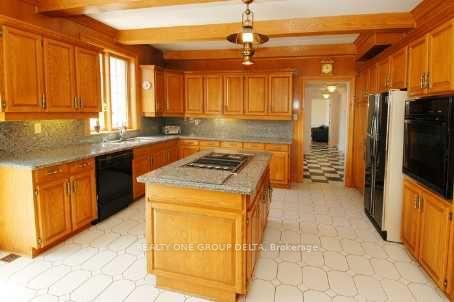 Photo 4 of 6 Bowman Avenue, Brampton, Toronto Gore Rural Estate — HOMEH