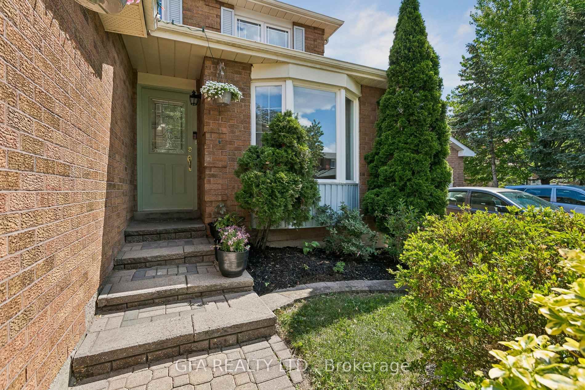 Photo 3 of 3220 Turnstone Crescent, Mississauga, Erin Mills — HOMEH