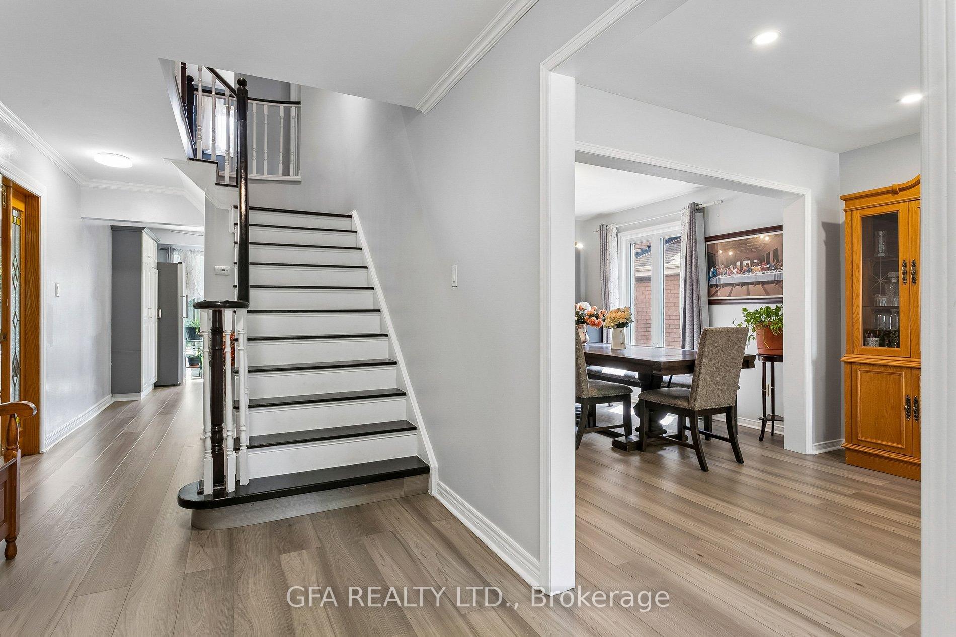 Photo 5 of 3220 Turnstone Crescent, Mississauga, Erin Mills — HOMEH