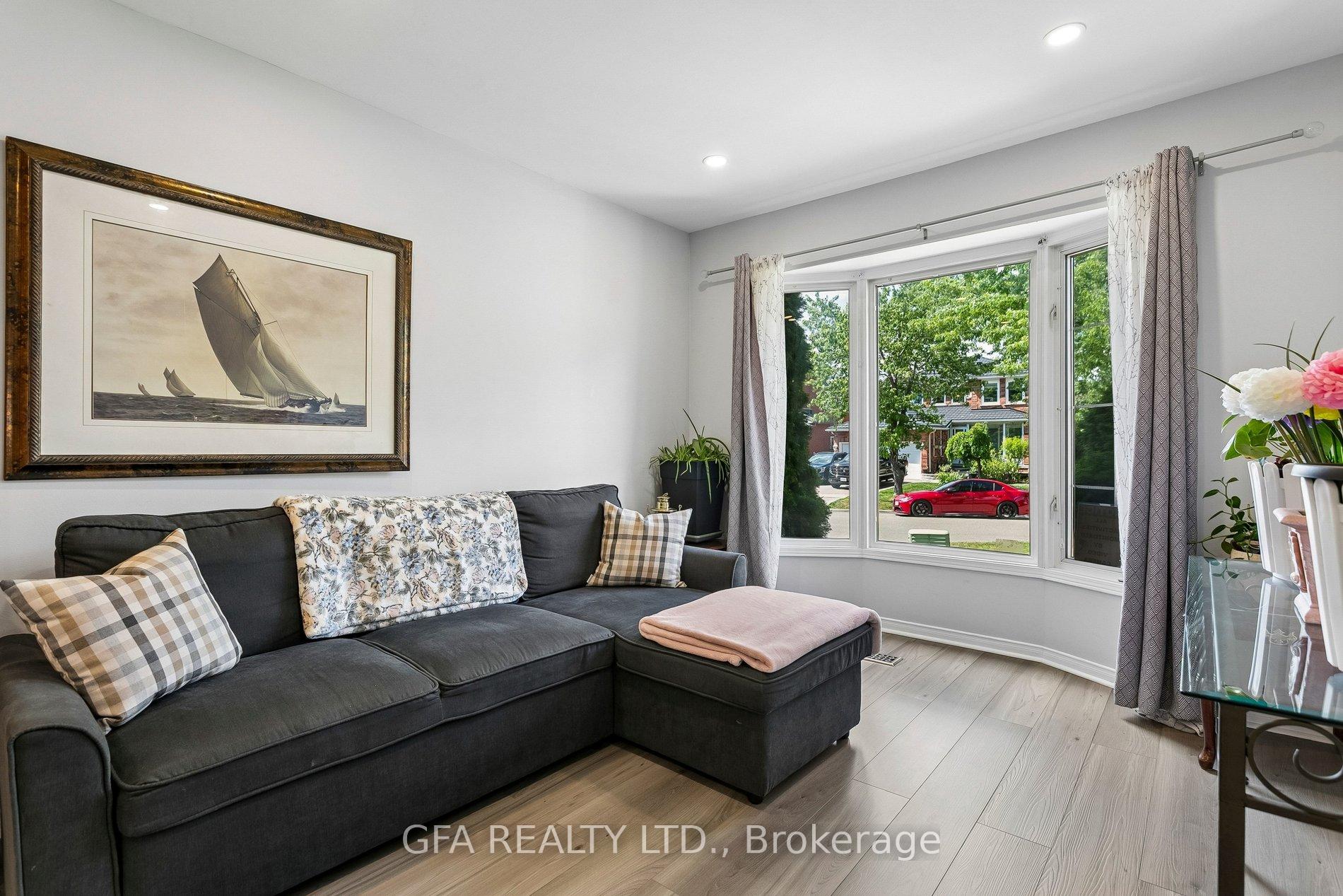 Photo 6 of 3220 Turnstone Crescent, Mississauga, Erin Mills — HOMEH