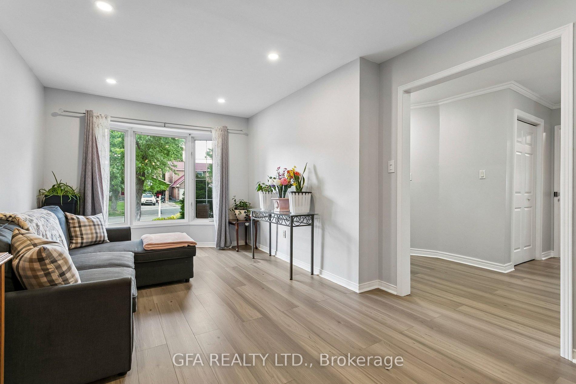 Photo 7 of 3220 Turnstone Crescent, Mississauga, Erin Mills — HOMEH