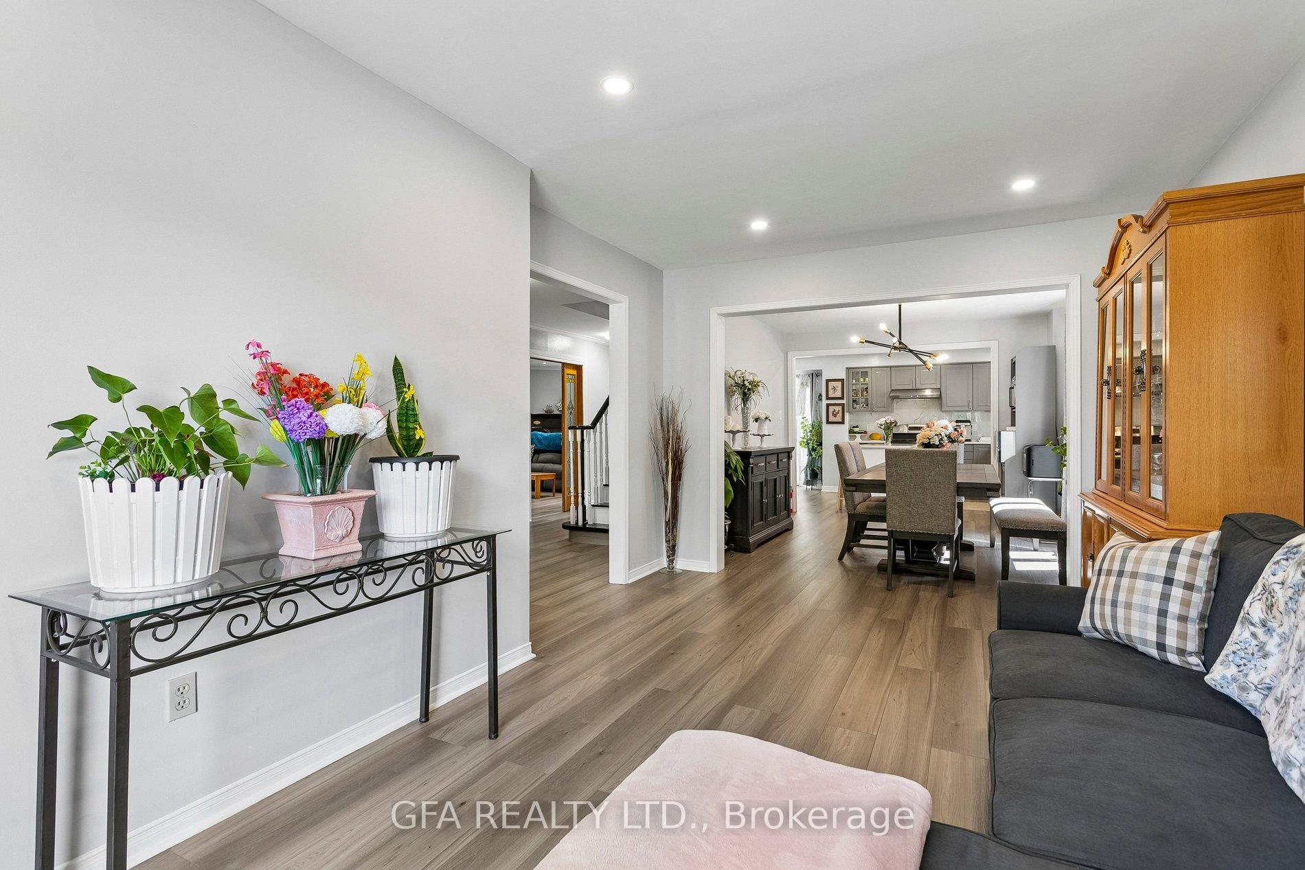 Photo 9 of 3220 Turnstone Crescent, Mississauga, Erin Mills — HOMEH
