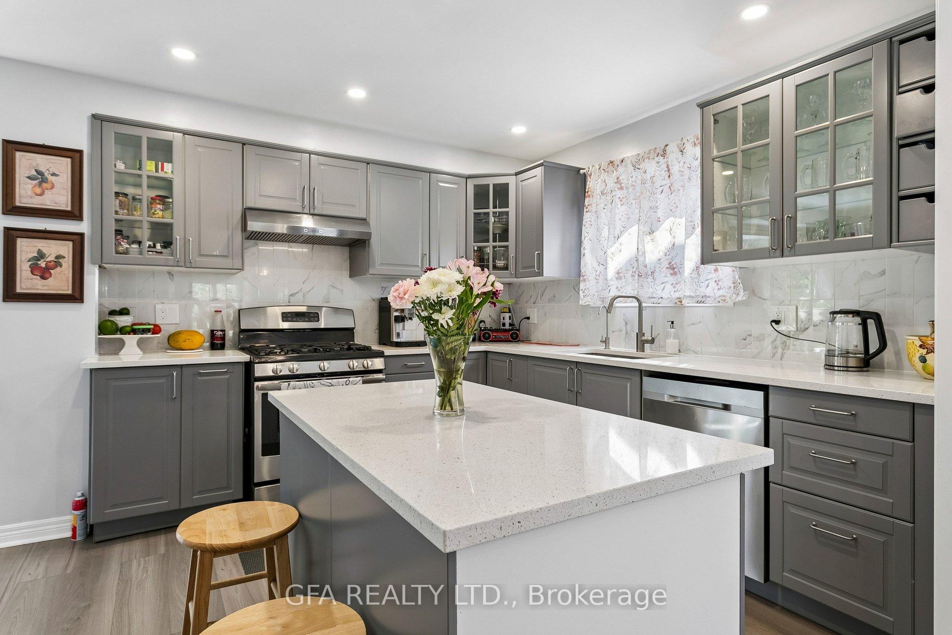 Photo 15 of 3220 Turnstone Crescent, Mississauga, Erin Mills — HOMEH