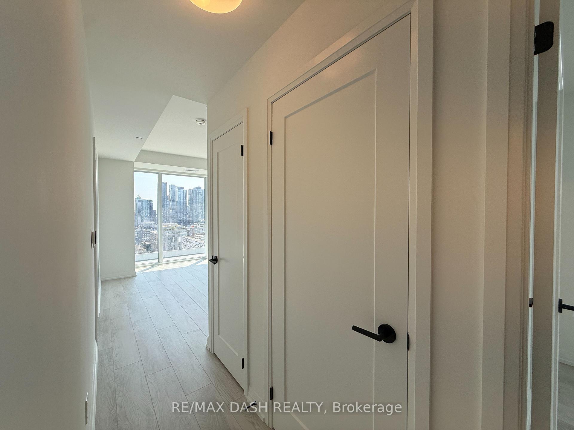 Photo 6 of Unit 1810, 280 Dundas Street W, Toronto, University — HOMEH