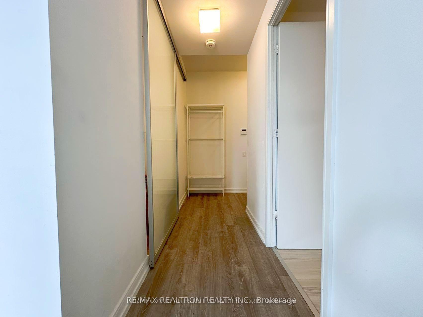 Photo 4 of Unit 1002, 28 Wellesley Street E, Toronto, Church-Yonge Corridor — HOMEH