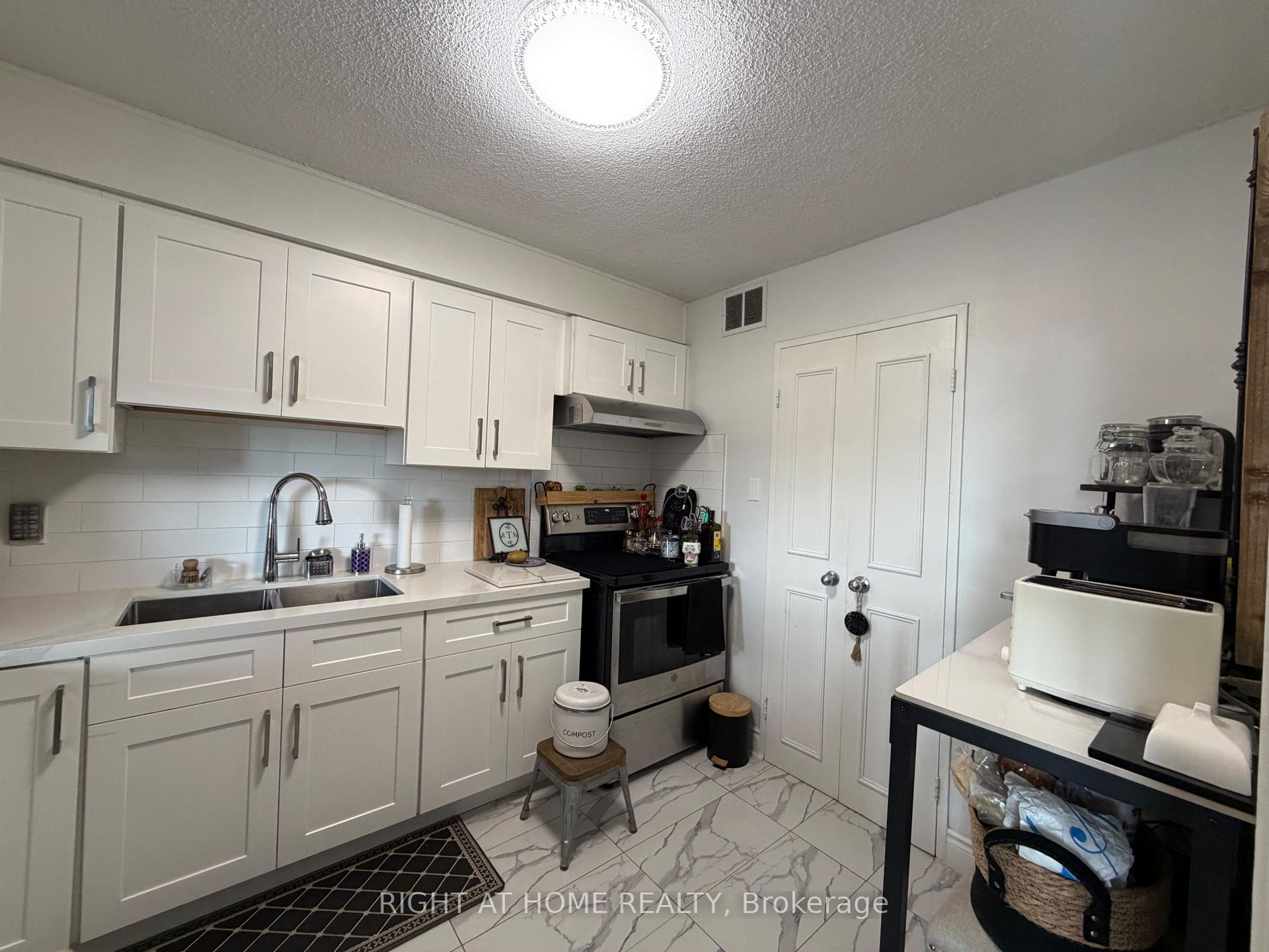 Photo 16 of Unit 706, 1881 Jane Street, Toronto, Yonge-Eglinton — HOMEH