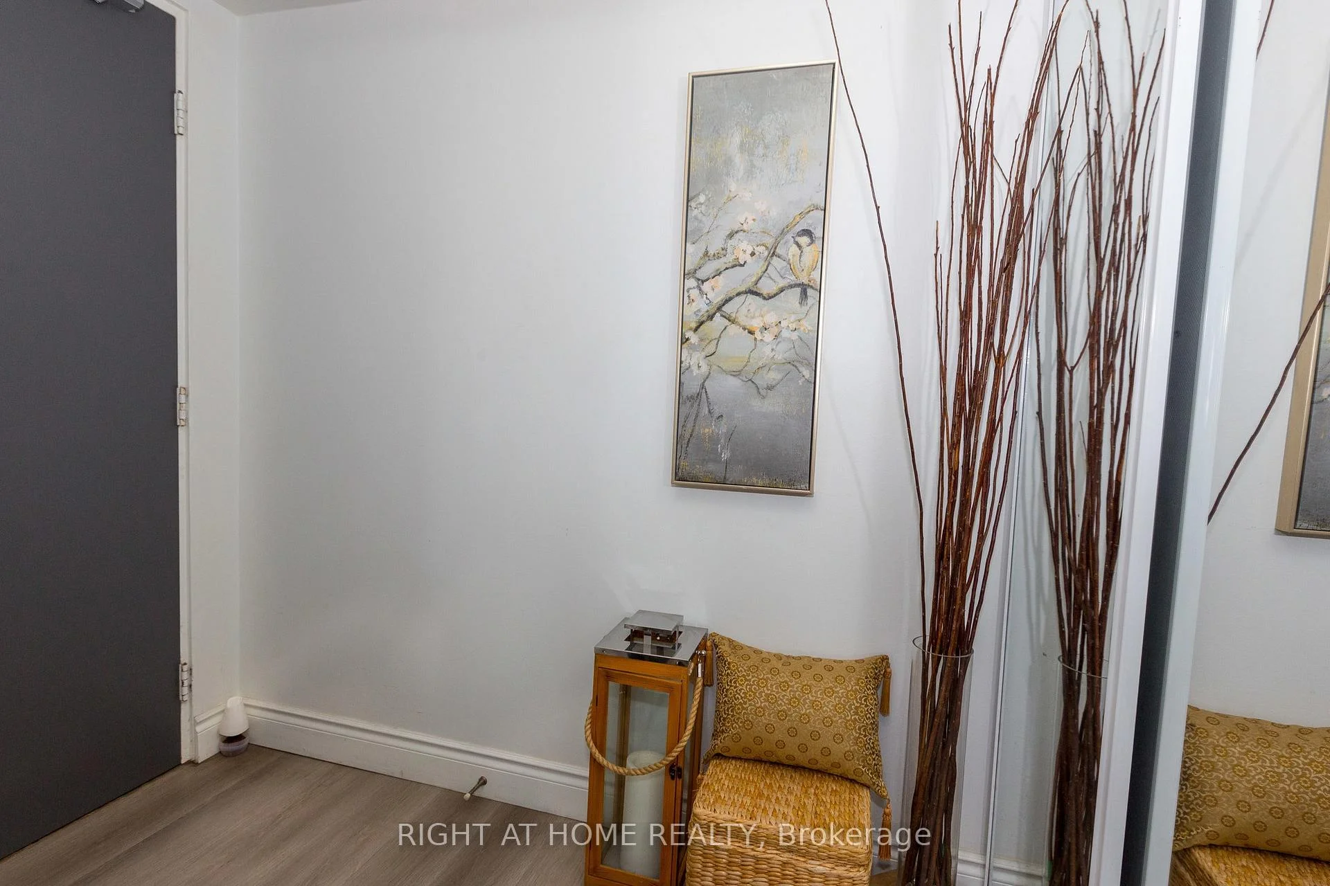 Photo 2 of Unit 706, 1881 Jane Street, Toronto, Yonge-Eglinton — HOMEH