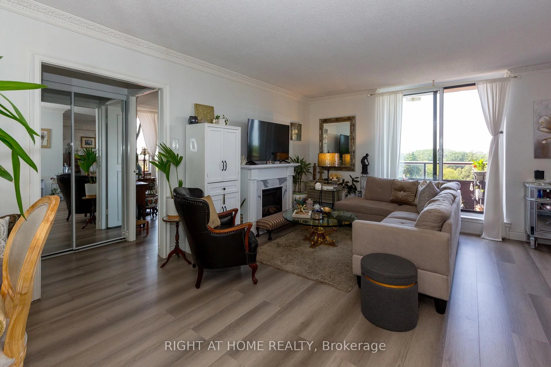 Photo 4 of Unit 706, 1881 Jane Street, Toronto, Yonge-Eglinton — HOMEH