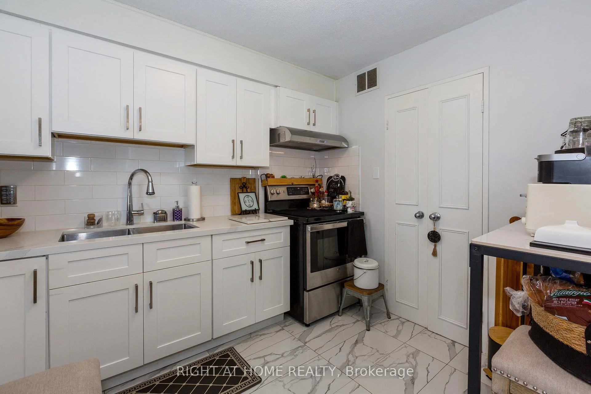 Photo 18 of Unit 706, 1881 Jane Street, Toronto, Yonge-Eglinton — HOMEH