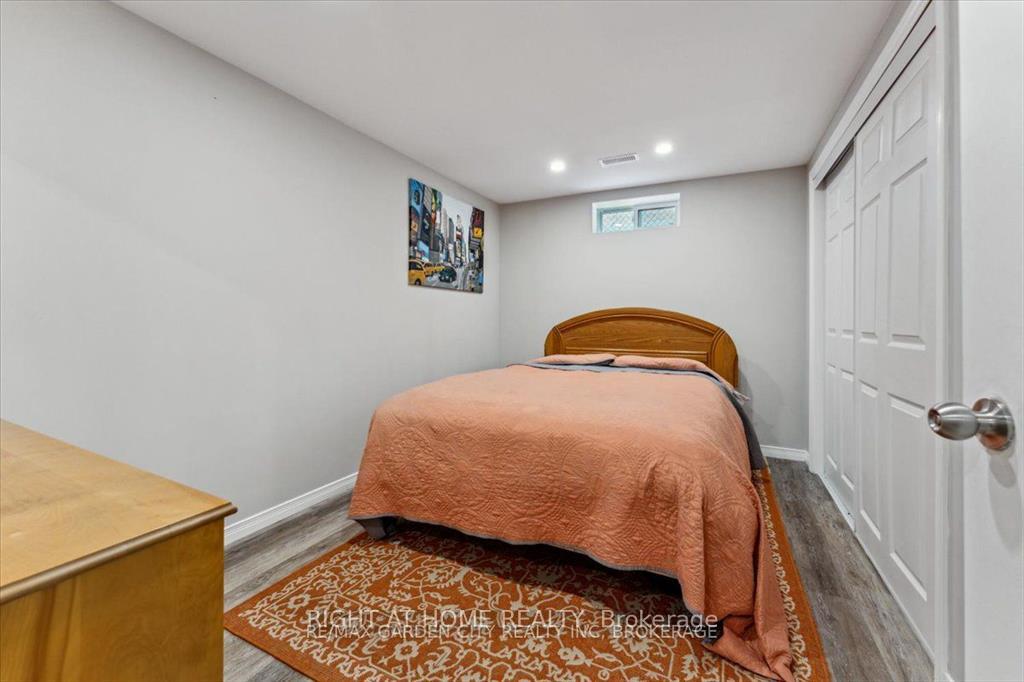 Photo 14 of 21 Kilbourne Crescent, St. Catharines, Bunting/Linwell — HOMEH