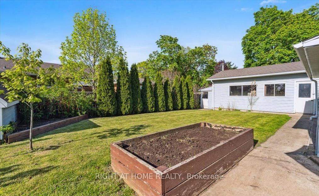 Photo 19 of 21 Kilbourne Crescent, St. Catharines, Bunting/Linwell — HOMEH