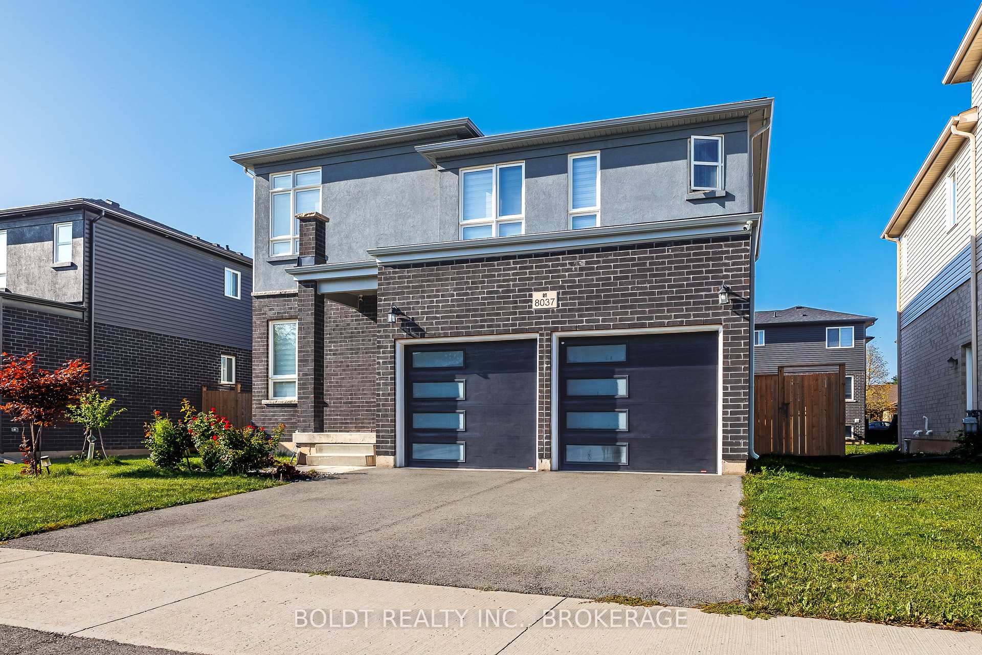 Photo 2 of 8037 Brookside Drive, Niagara Falls, Ascot — HOMEH