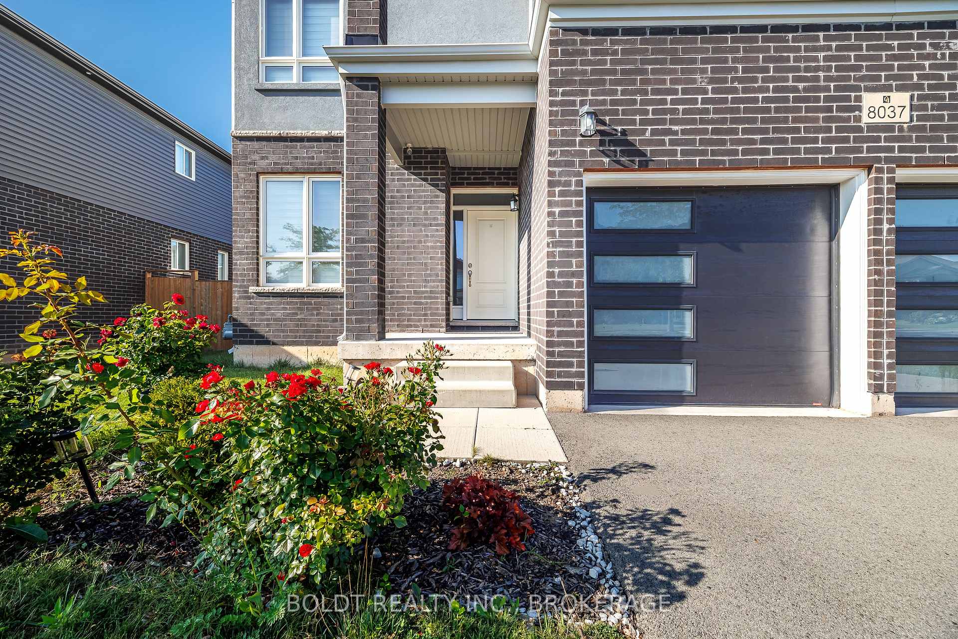Photo 4 of 8037 Brookside Drive, Niagara Falls, Ascot — HOMEH
