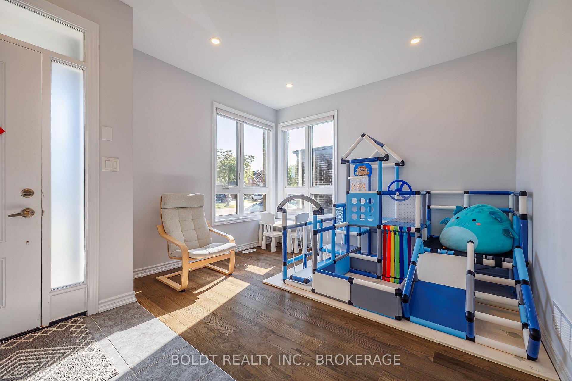 Photo 5 of 8037 Brookside Drive, Niagara Falls, Ascot — HOMEH