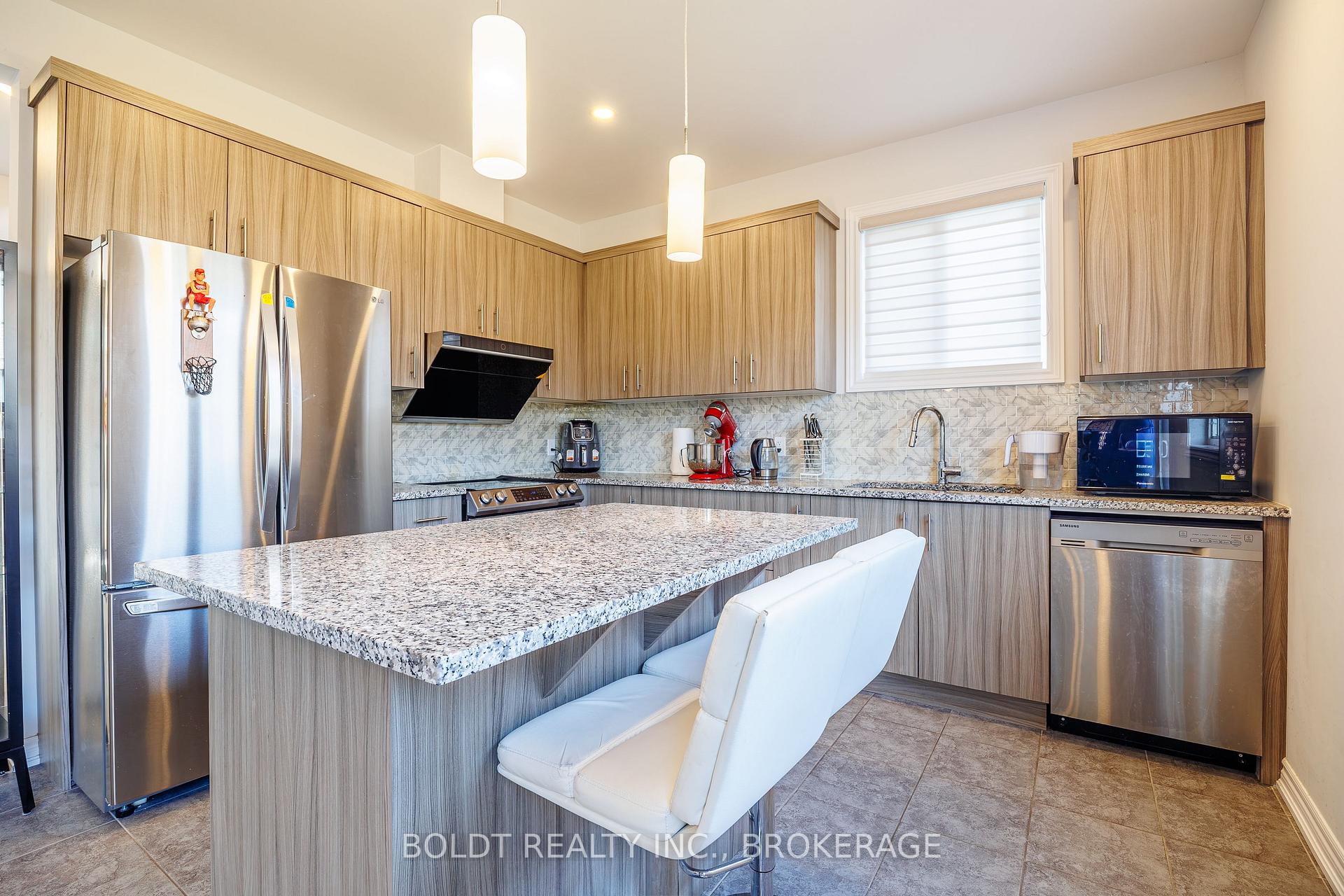 Photo 9 of 8037 Brookside Drive, Niagara Falls, Ascot — HOMEH
