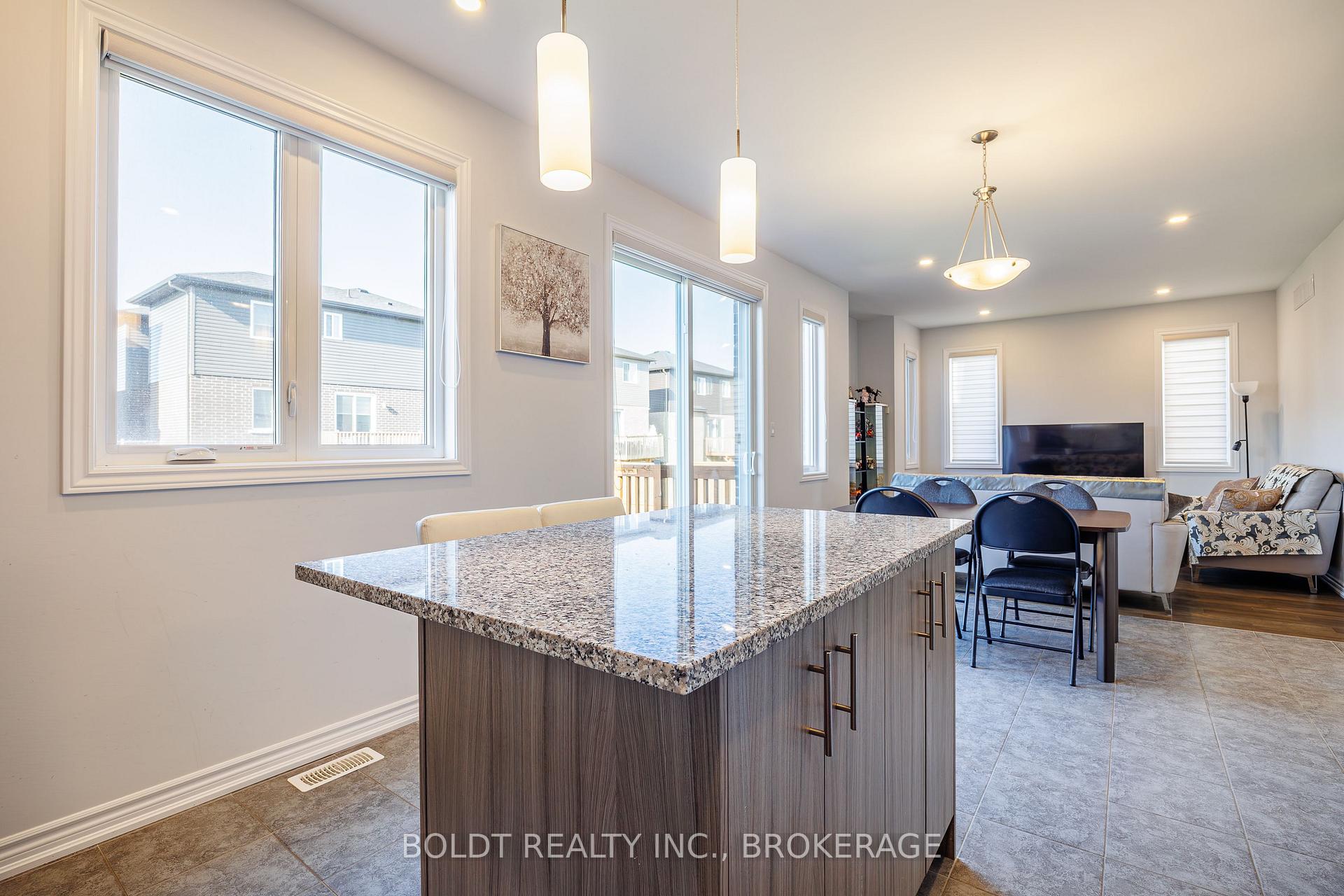 Photo 10 of 8037 Brookside Drive, Niagara Falls, Ascot — HOMEH