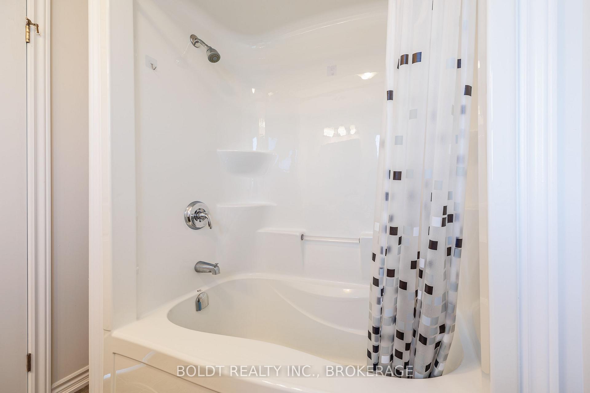 Photo 20 of 8037 Brookside Drive, Niagara Falls, Ascot — HOMEH