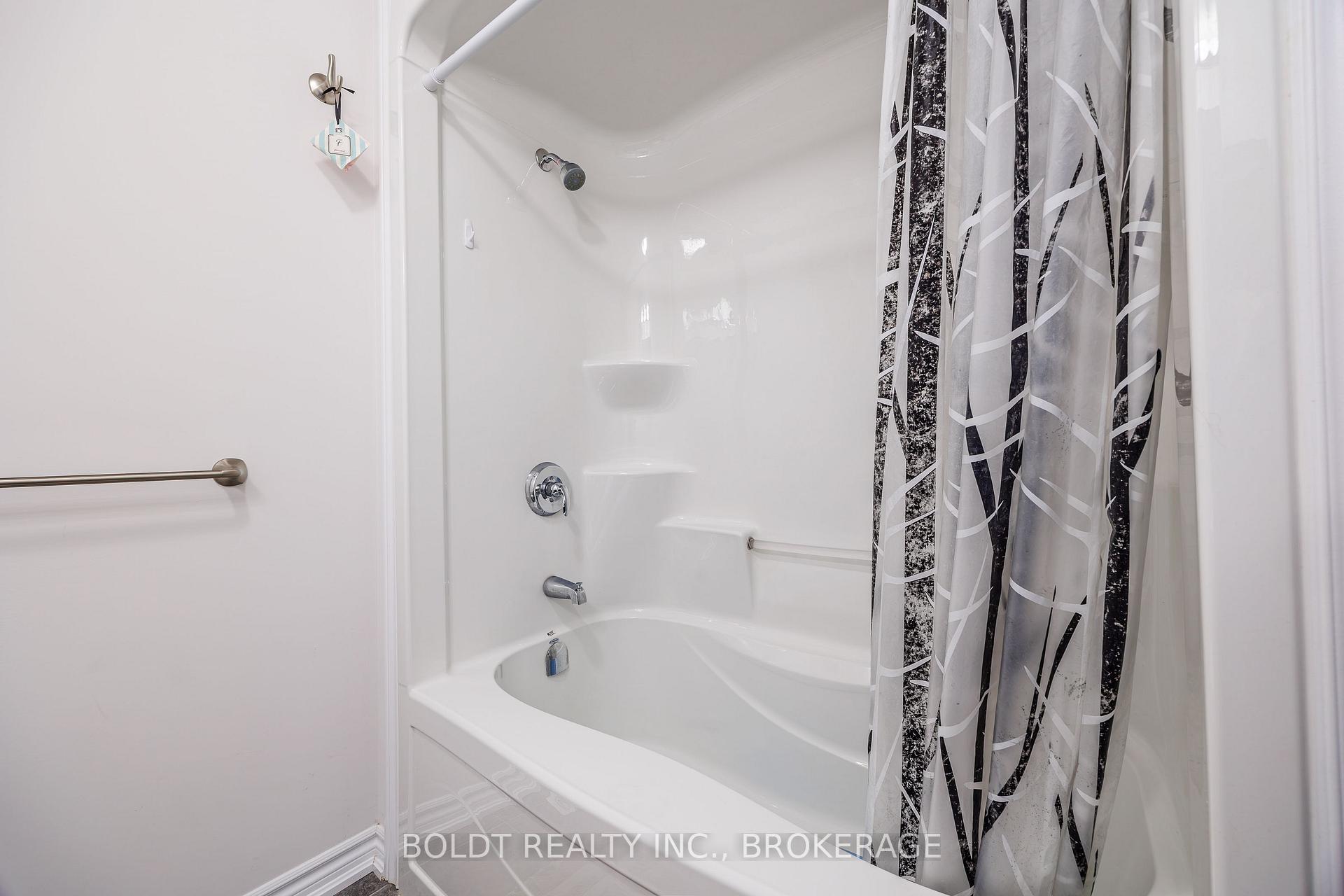 Photo 22 of 8037 Brookside Drive, Niagara Falls, Ascot — HOMEH