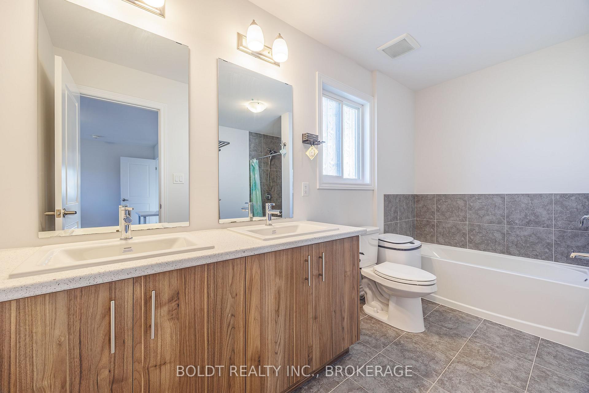 Photo 25 of 8037 Brookside Drive, Niagara Falls, Ascot — HOMEH