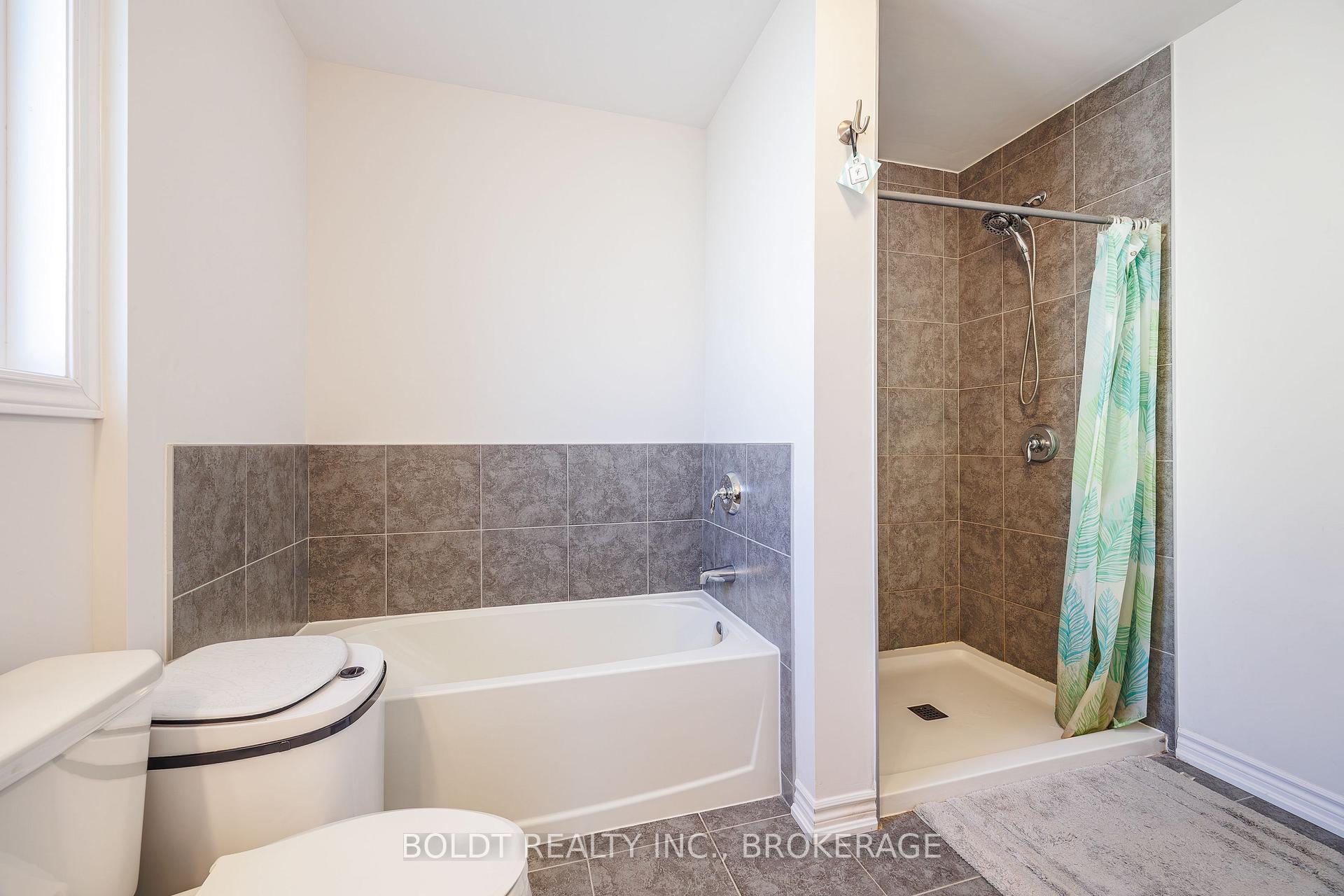 Photo 26 of 8037 Brookside Drive, Niagara Falls, Ascot — HOMEH