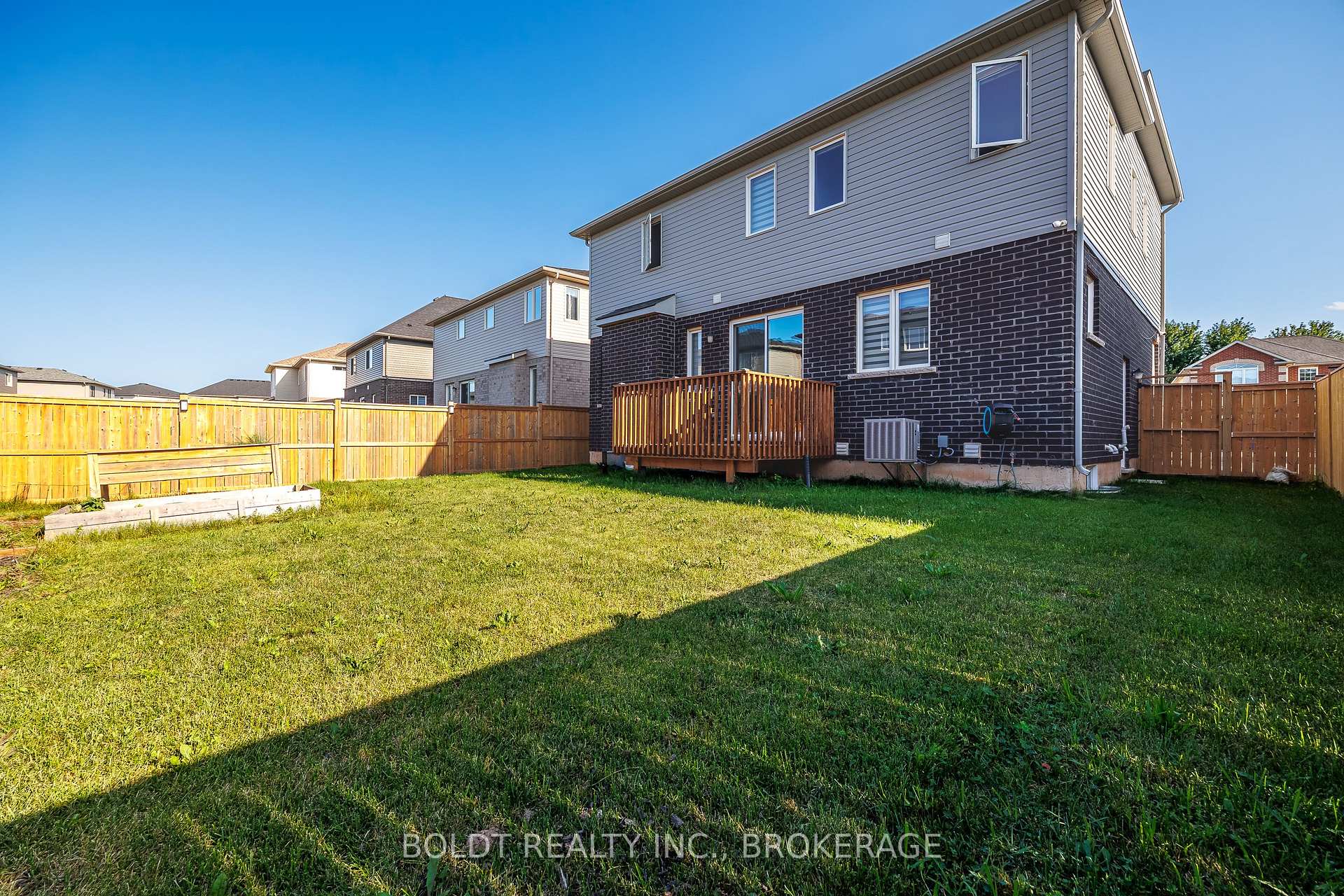 Photo 31 of 8037 Brookside Drive, Niagara Falls, Ascot — HOMEH