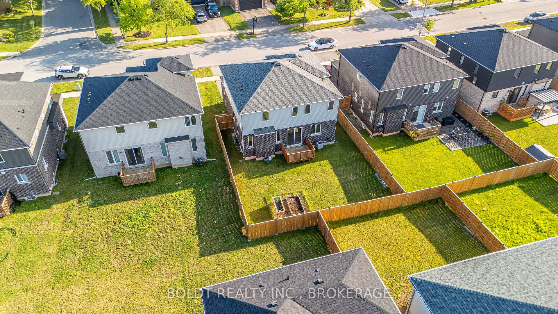 Photo 34 of 8037 Brookside Drive, Niagara Falls, Ascot — HOMEH