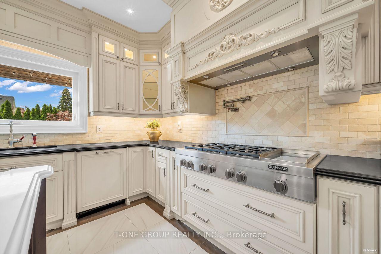 Photo 19 of 47 Hillhurst Drive, Richmond Hill, Bayview Hill — HOMEH