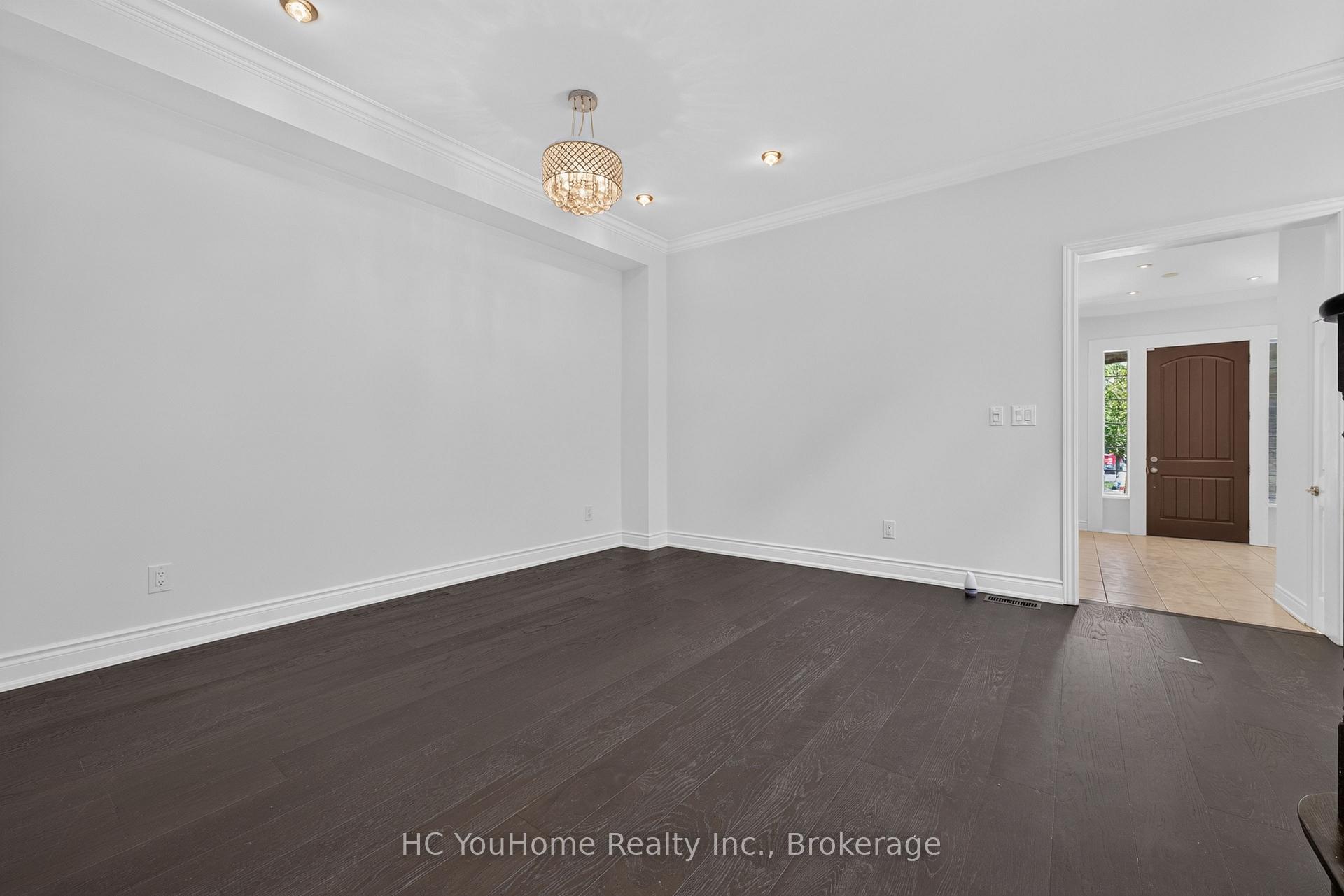 Photo 5 of 112 Lacewood Drive, Richmond Hill, Westbrook — HOMEH
