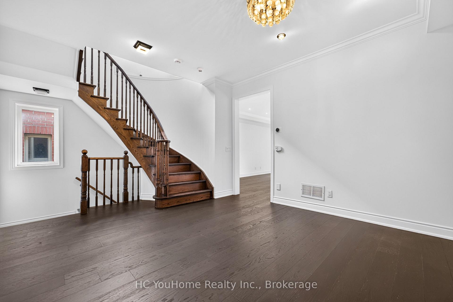 Photo 7 of 112 Lacewood Drive, Richmond Hill, Westbrook — HOMEH