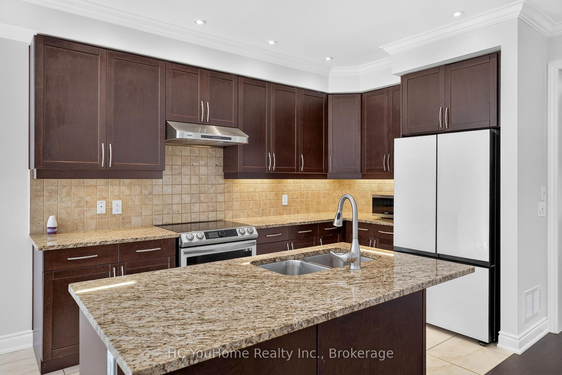 Photo 10 of 112 Lacewood Drive, Richmond Hill, Westbrook — HOMEH