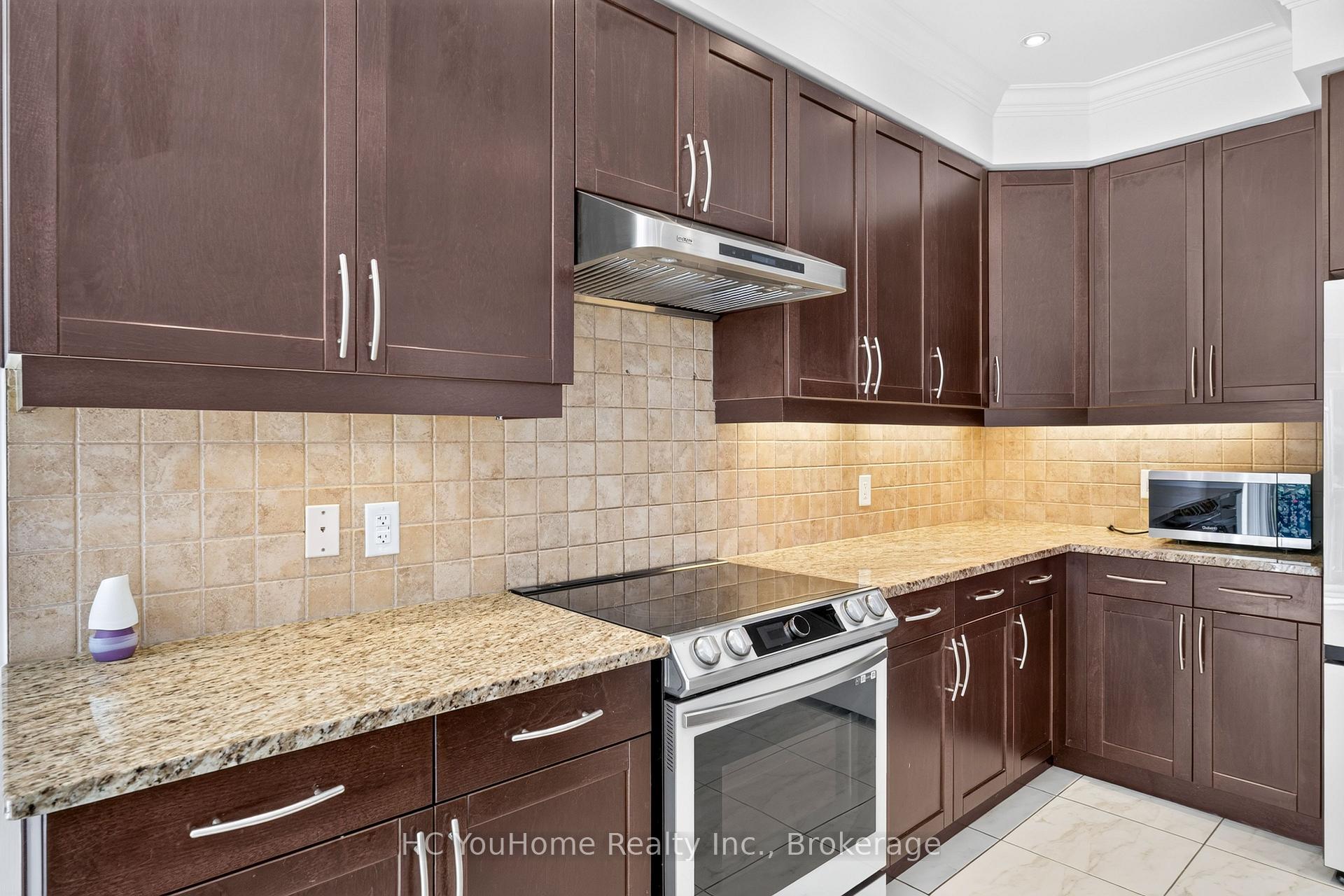Photo 11 of 112 Lacewood Drive, Richmond Hill, Westbrook — HOMEH