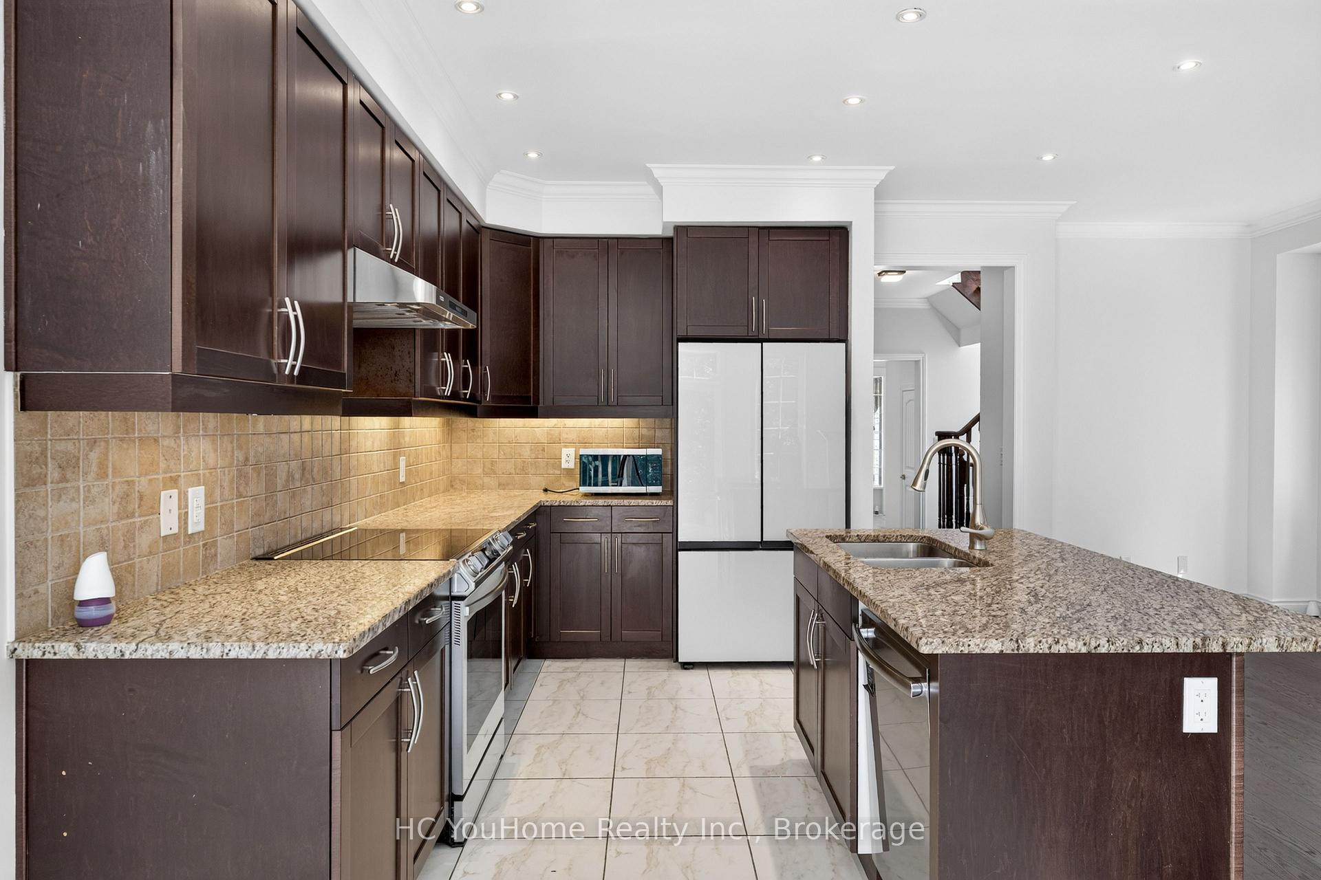 Photo 12 of 112 Lacewood Drive, Richmond Hill, Westbrook — HOMEH