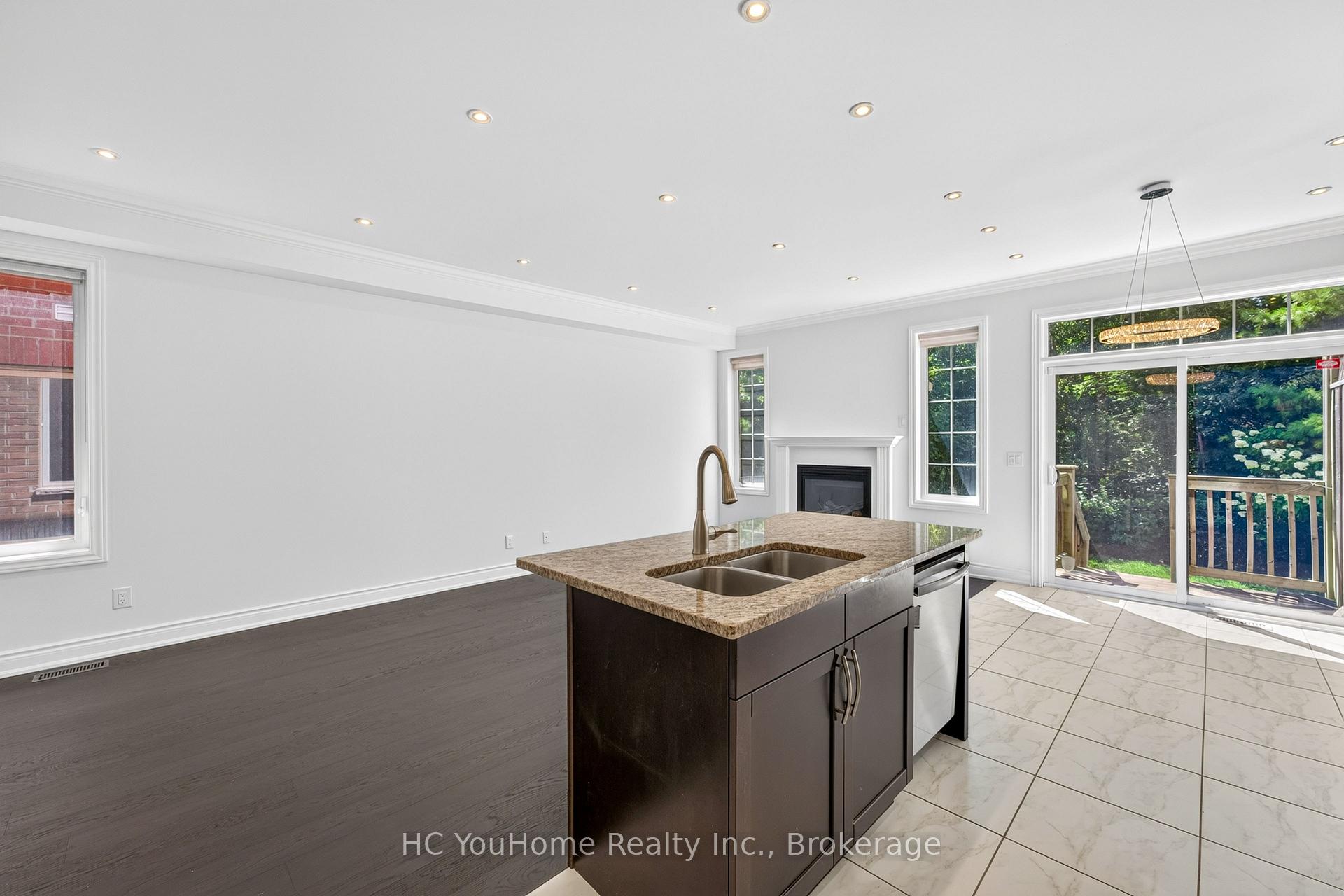 Photo 14 of 112 Lacewood Drive, Richmond Hill, Westbrook — HOMEH