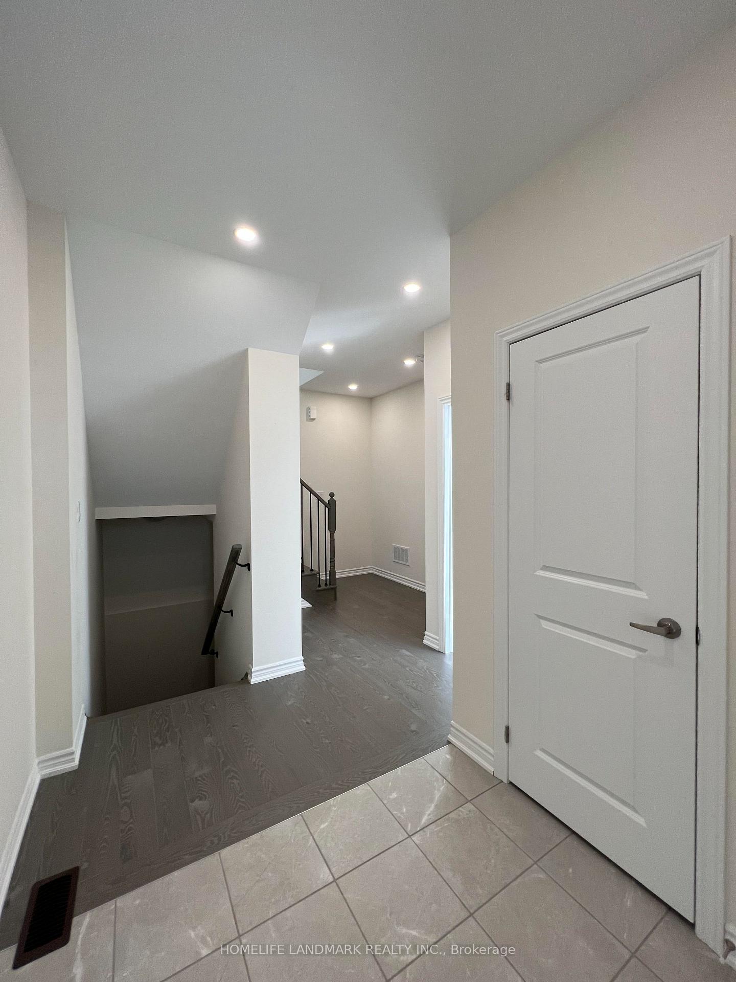 Photo 3 of 2 Concetta Conte Avenue, Markham, Victoria Square — HOMEH