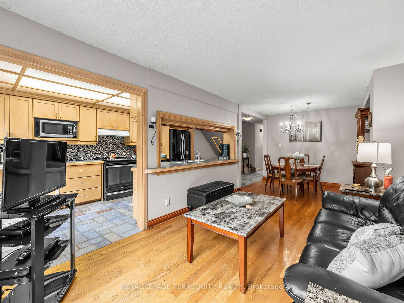 Photo 11 of Unit 19, 1330 Trowbridge Drive, Oshawa, Centennial — HOMEH