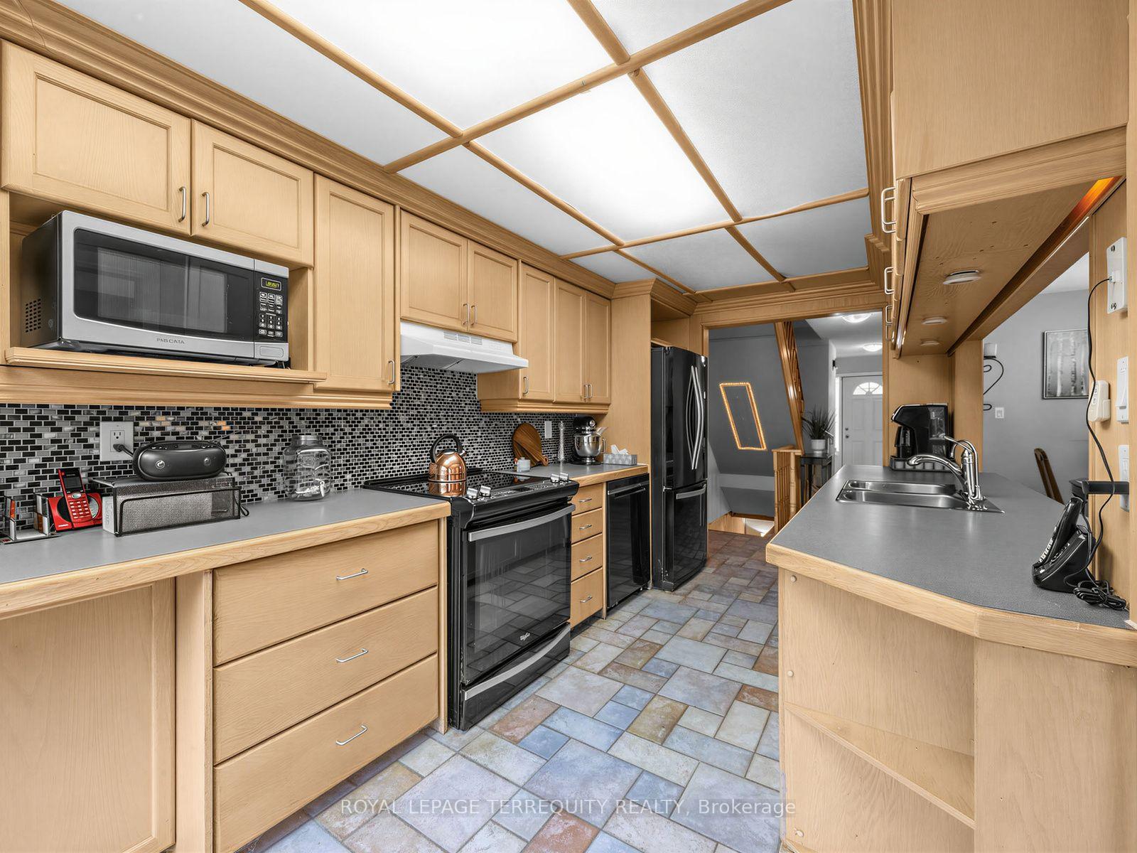Photo 13 of Unit 19, 1330 Trowbridge Drive, Oshawa, Centennial — HOMEH