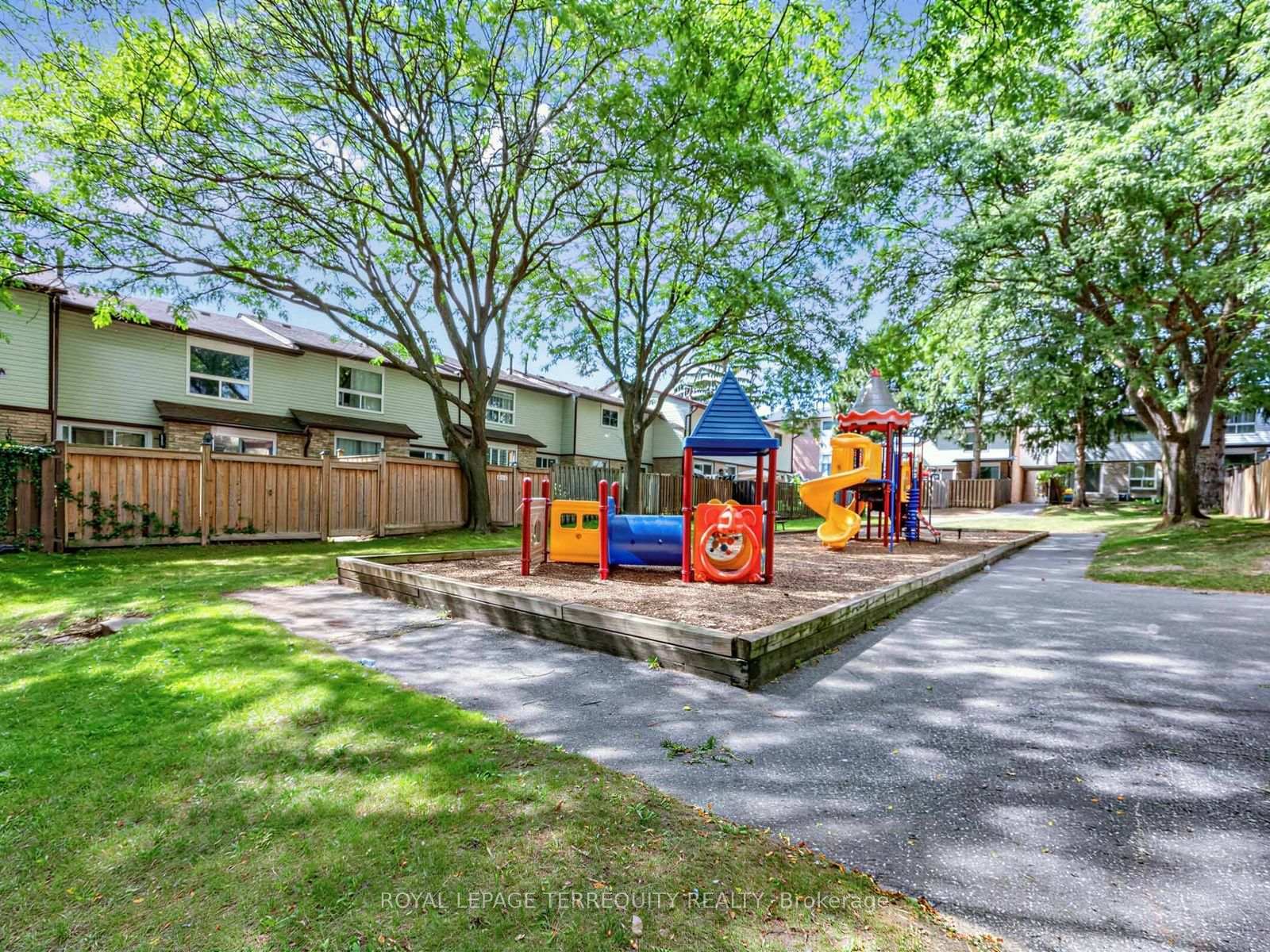 Photo 32 of Unit 19, 1330 Trowbridge Drive, Oshawa, Centennial — HOMEH