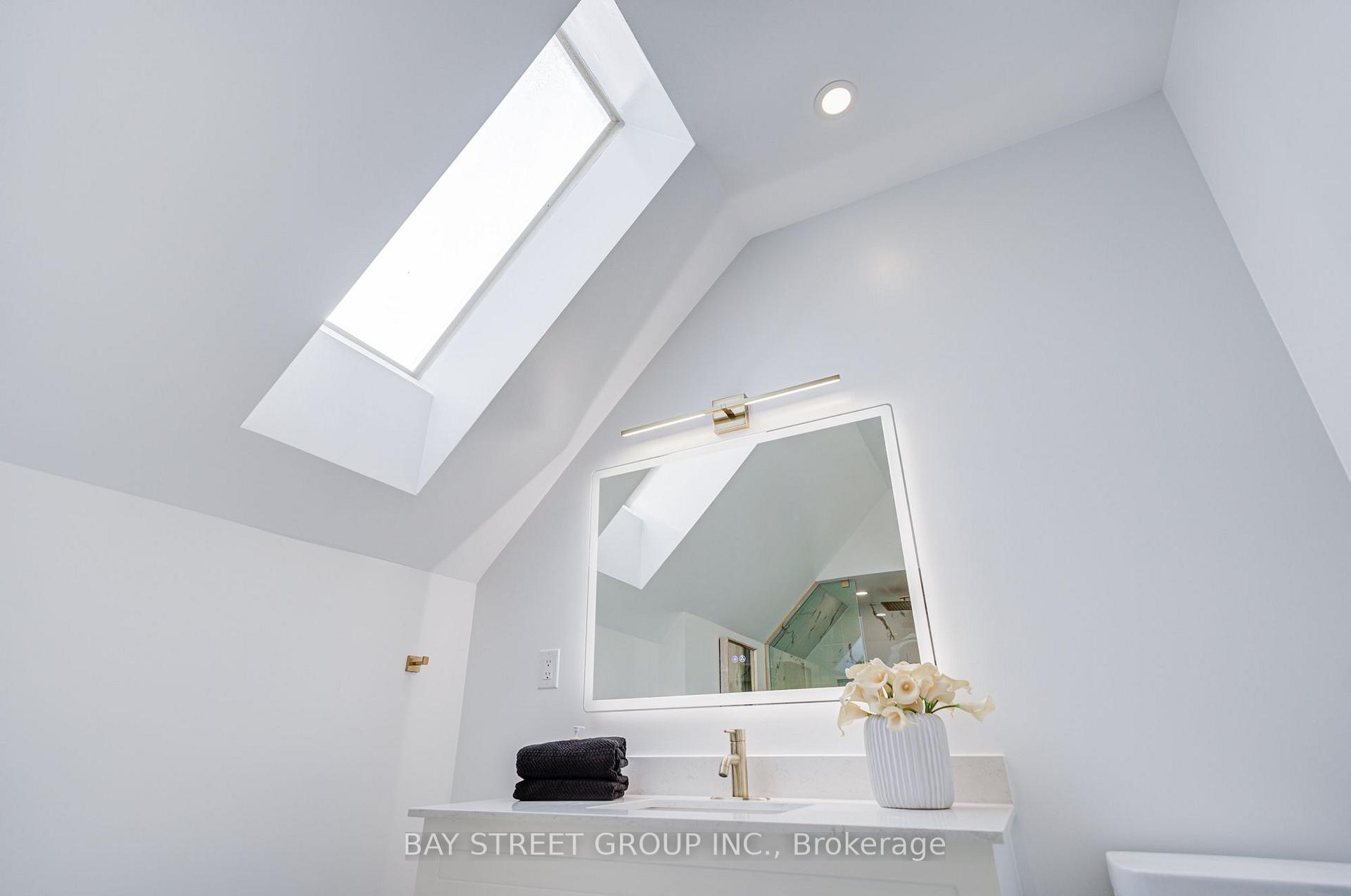 Photo 25 of 5 Luxton Avenue, Aurora, Bayview Wellington — HOMEH