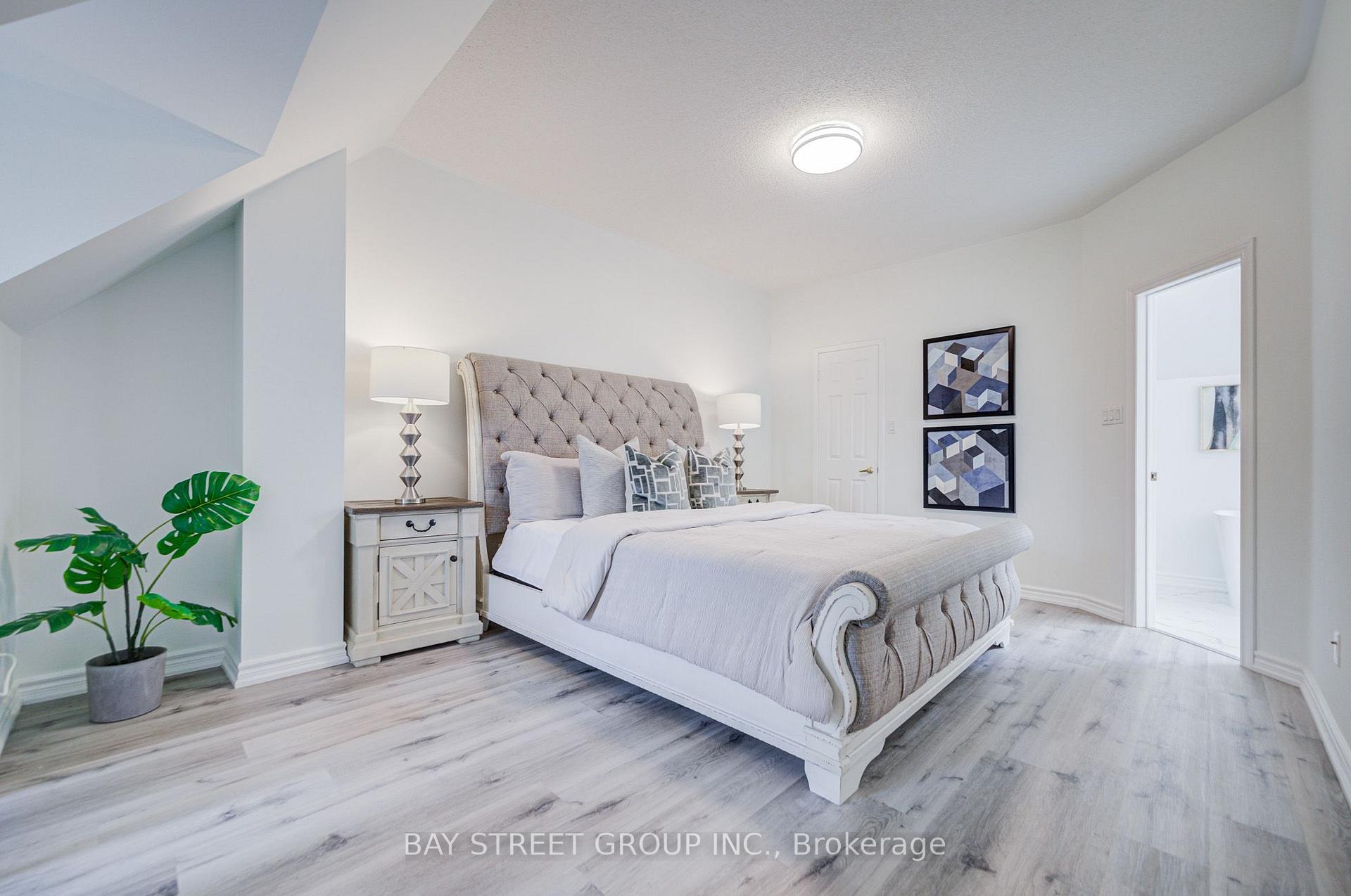 Photo 27 of 5 Luxton Avenue, Aurora, Bayview Wellington — HOMEH