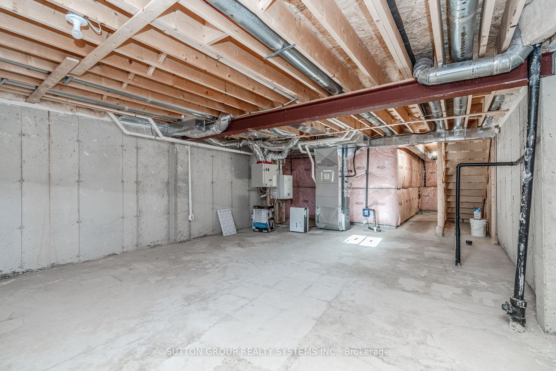 Photo 31 of 4008 Crown Street, Lincoln, Beamsville — HOMEH