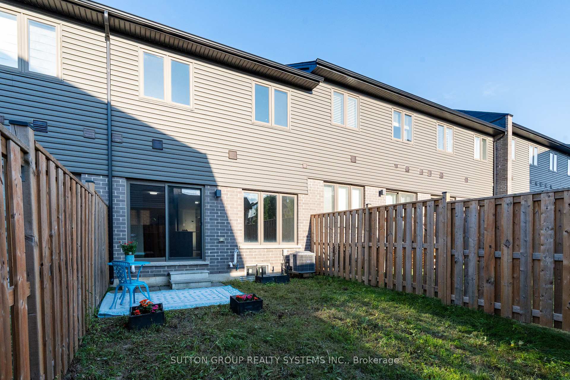 Photo 33 of 4008 Crown Street, Lincoln, Beamsville — HOMEH