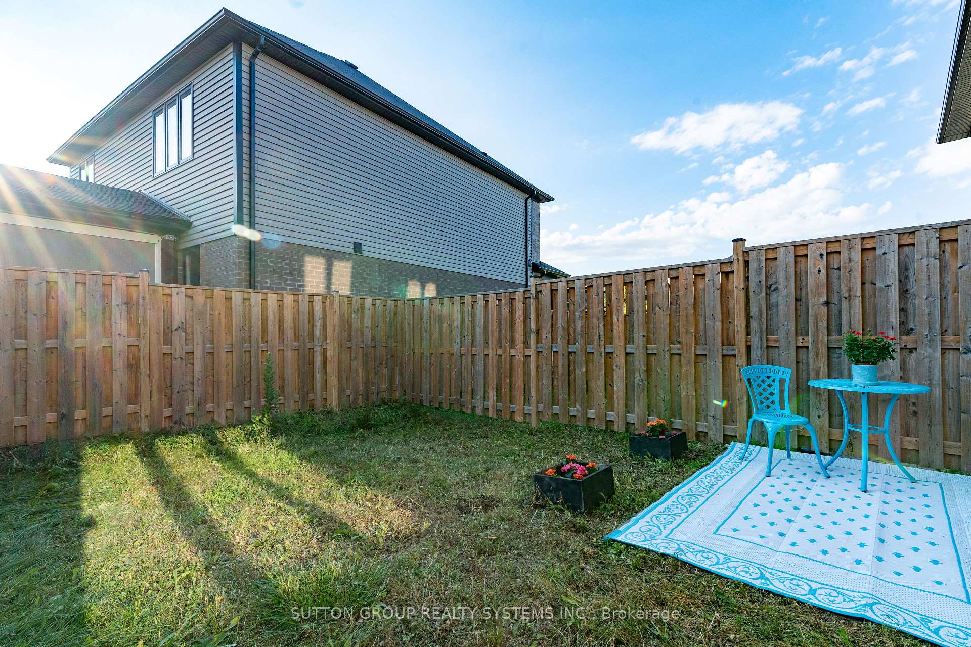 Photo 35 of 4008 Crown Street, Lincoln, Beamsville — HOMEH
