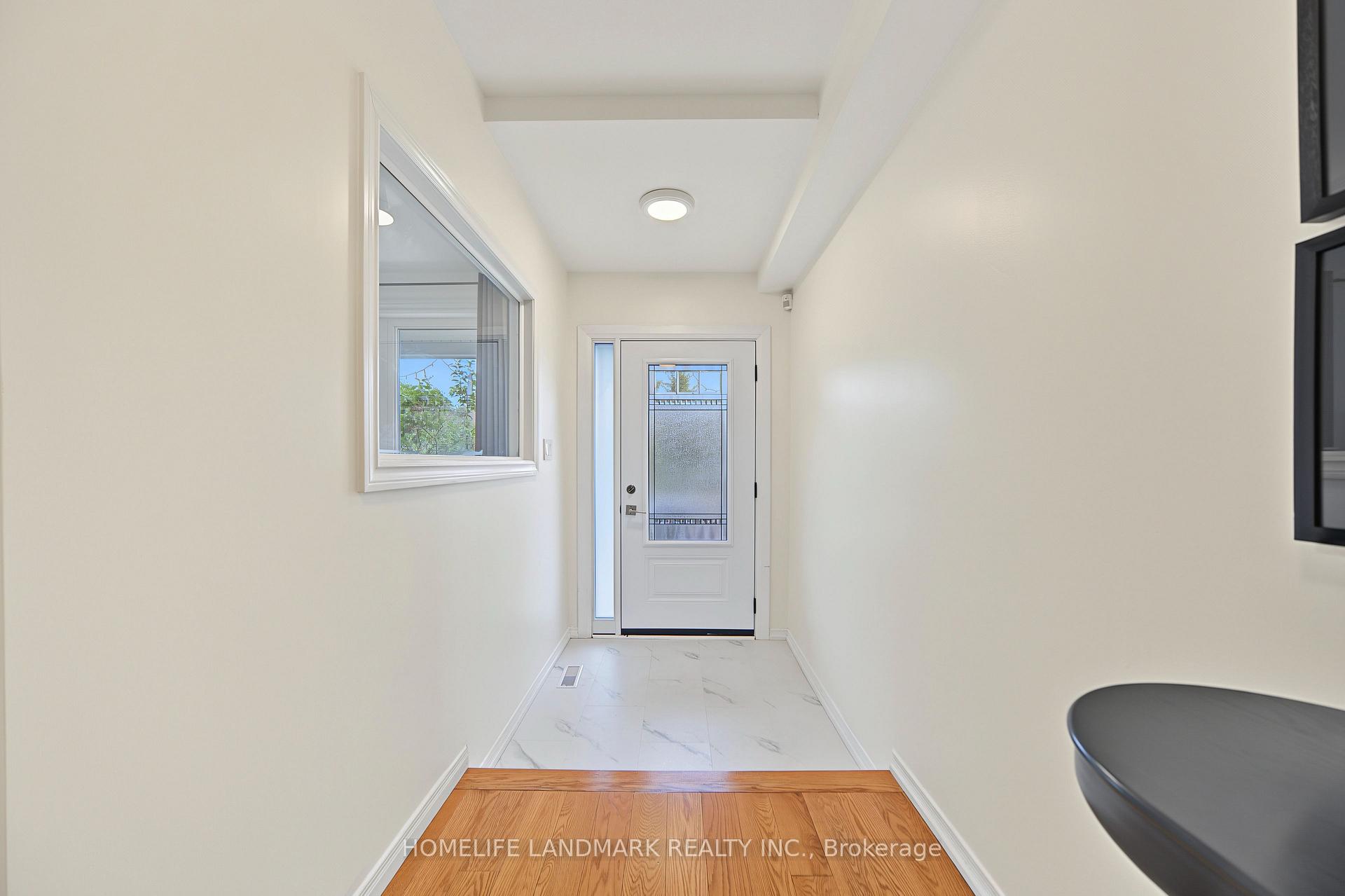 Photo 2 of 40 Silver Linden Drive, Richmond Hill, Langstaff — HOMEH
